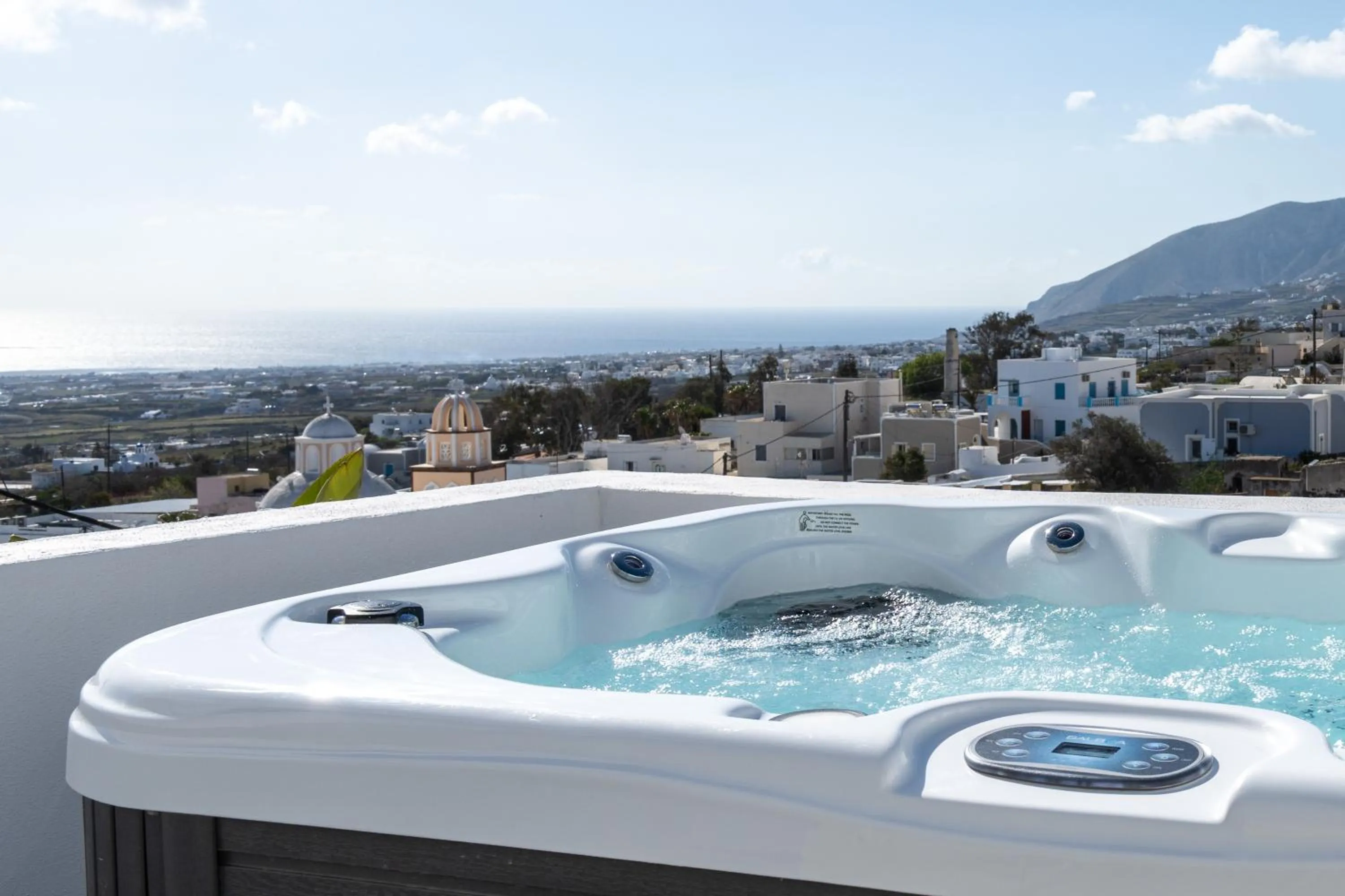 Hot Tub in Cycladic Suites & Spa