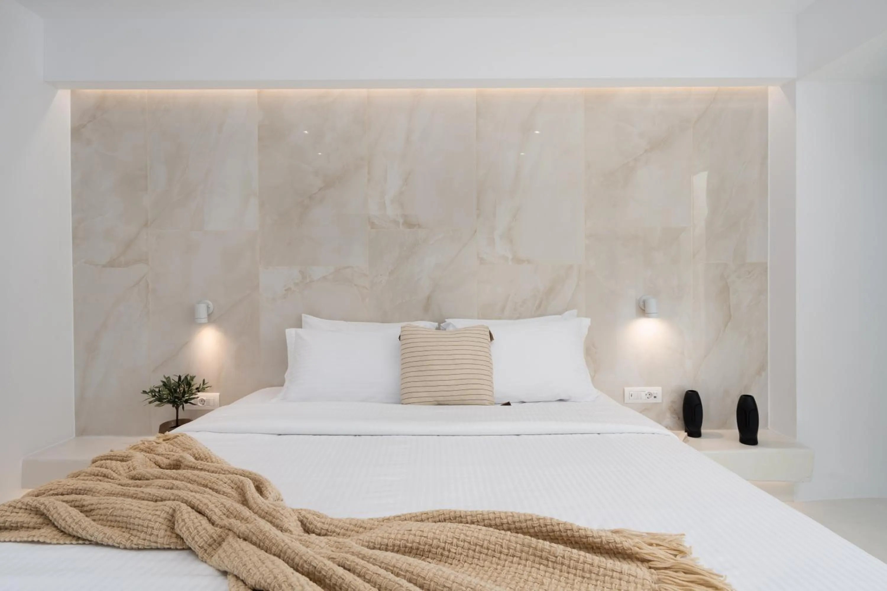 Bedroom, Bed in Cycladic Suites & Spa