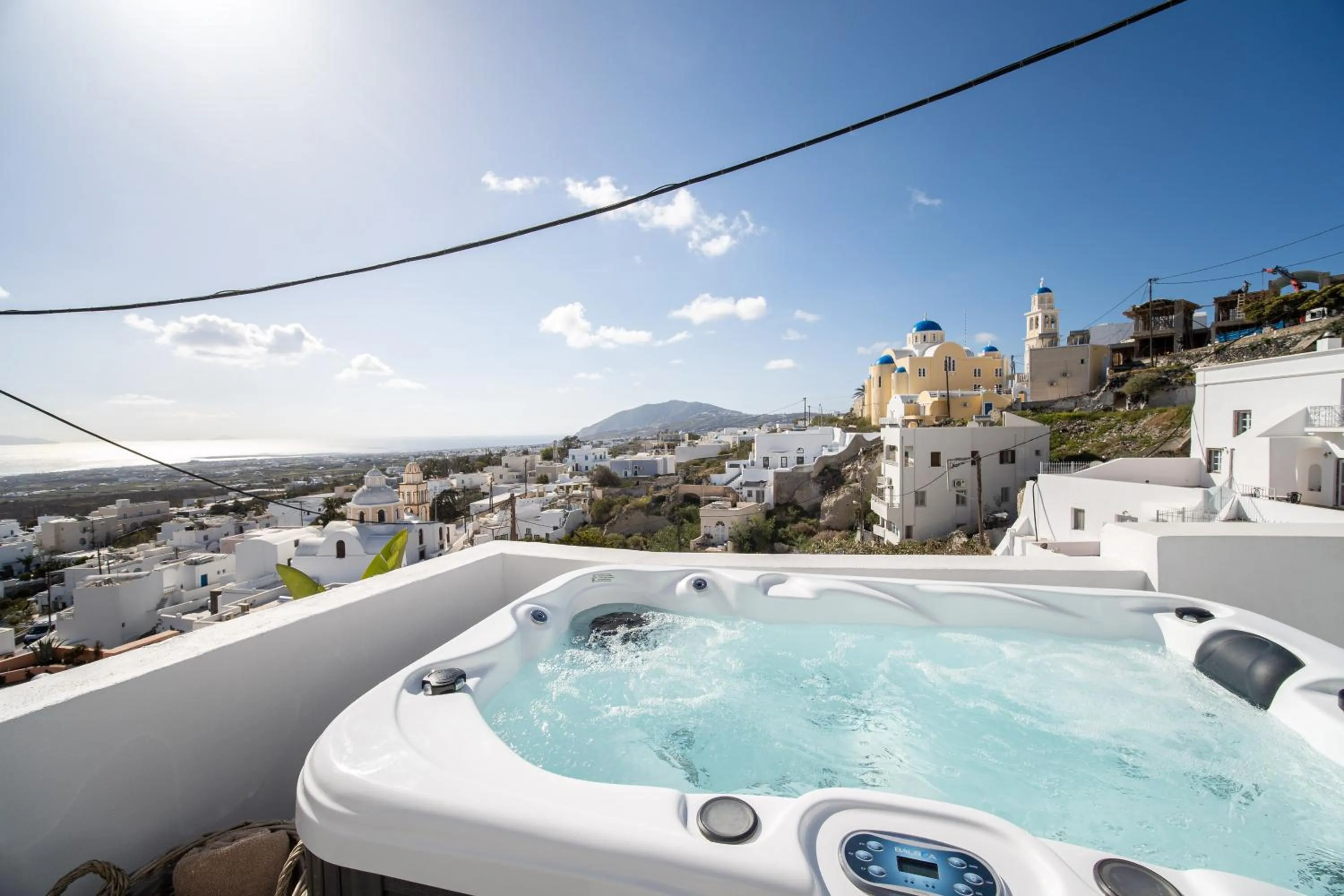 Hot Tub in Cycladic Suites & Spa