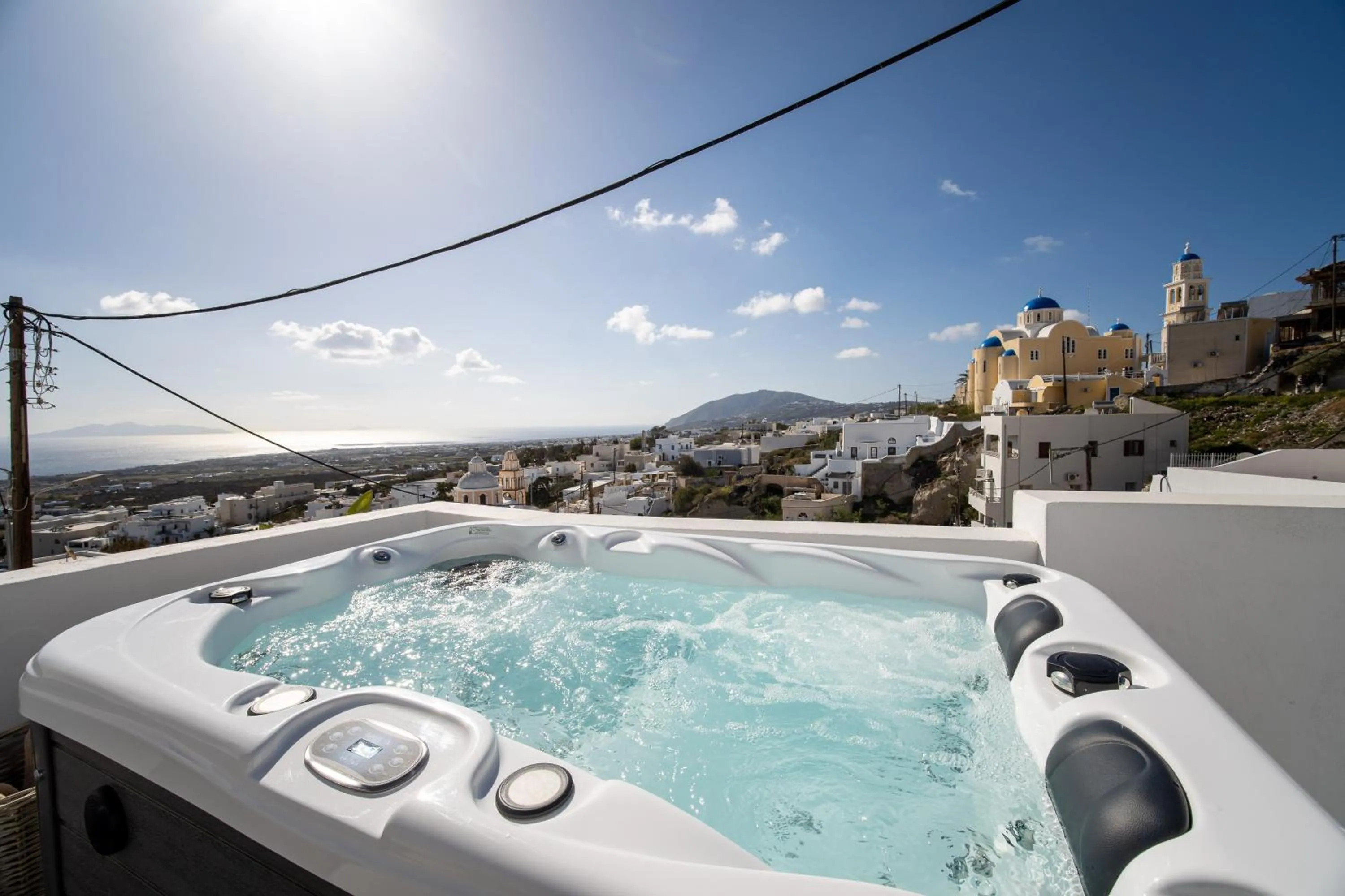 Hot Tub in Cycladic Suites & Spa