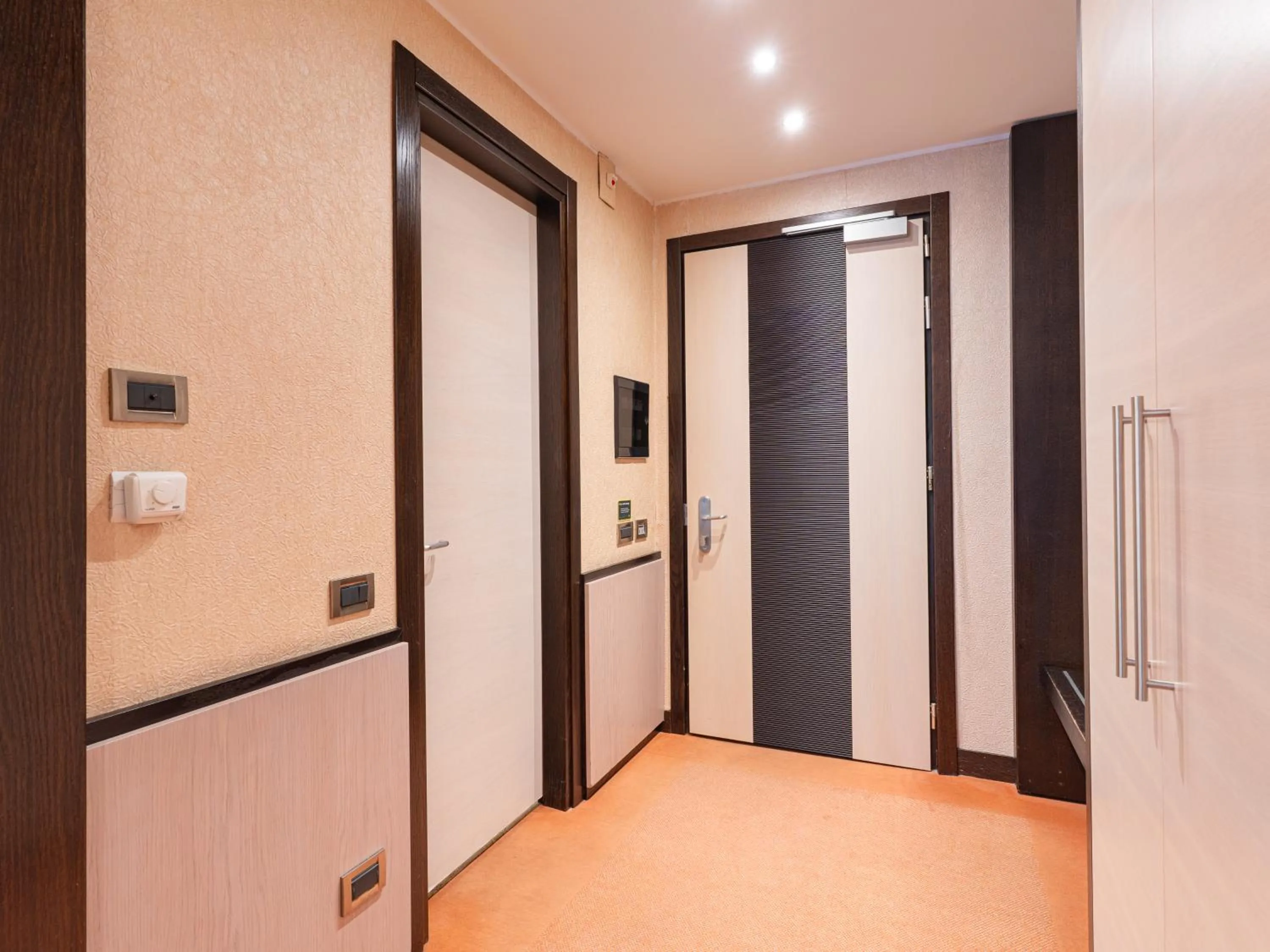 wardrobe in B&B HOTEL Napoli San Mauro