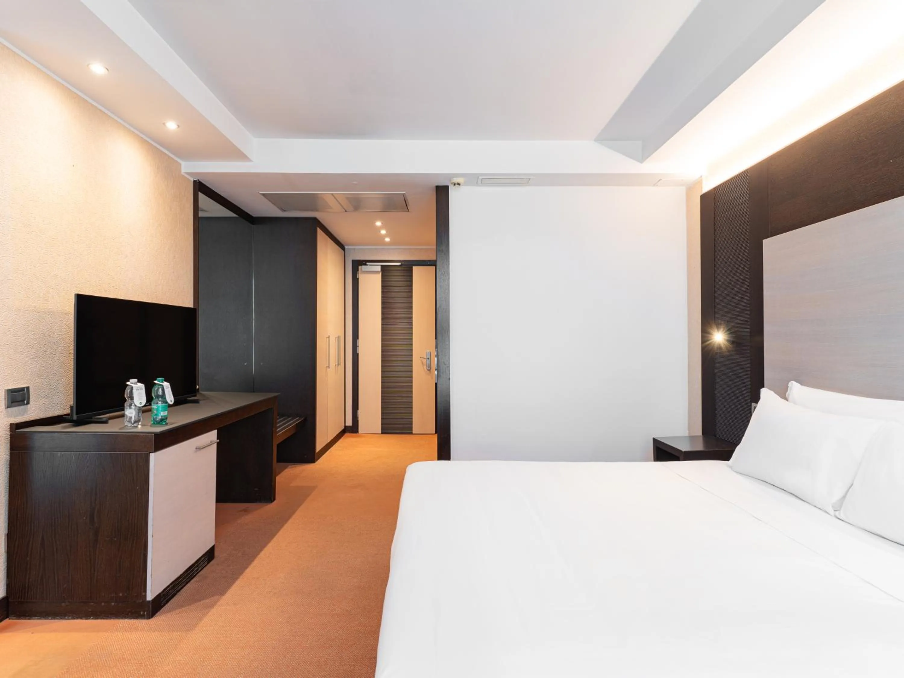 Bedroom, Bed in B&B HOTEL Napoli San Mauro