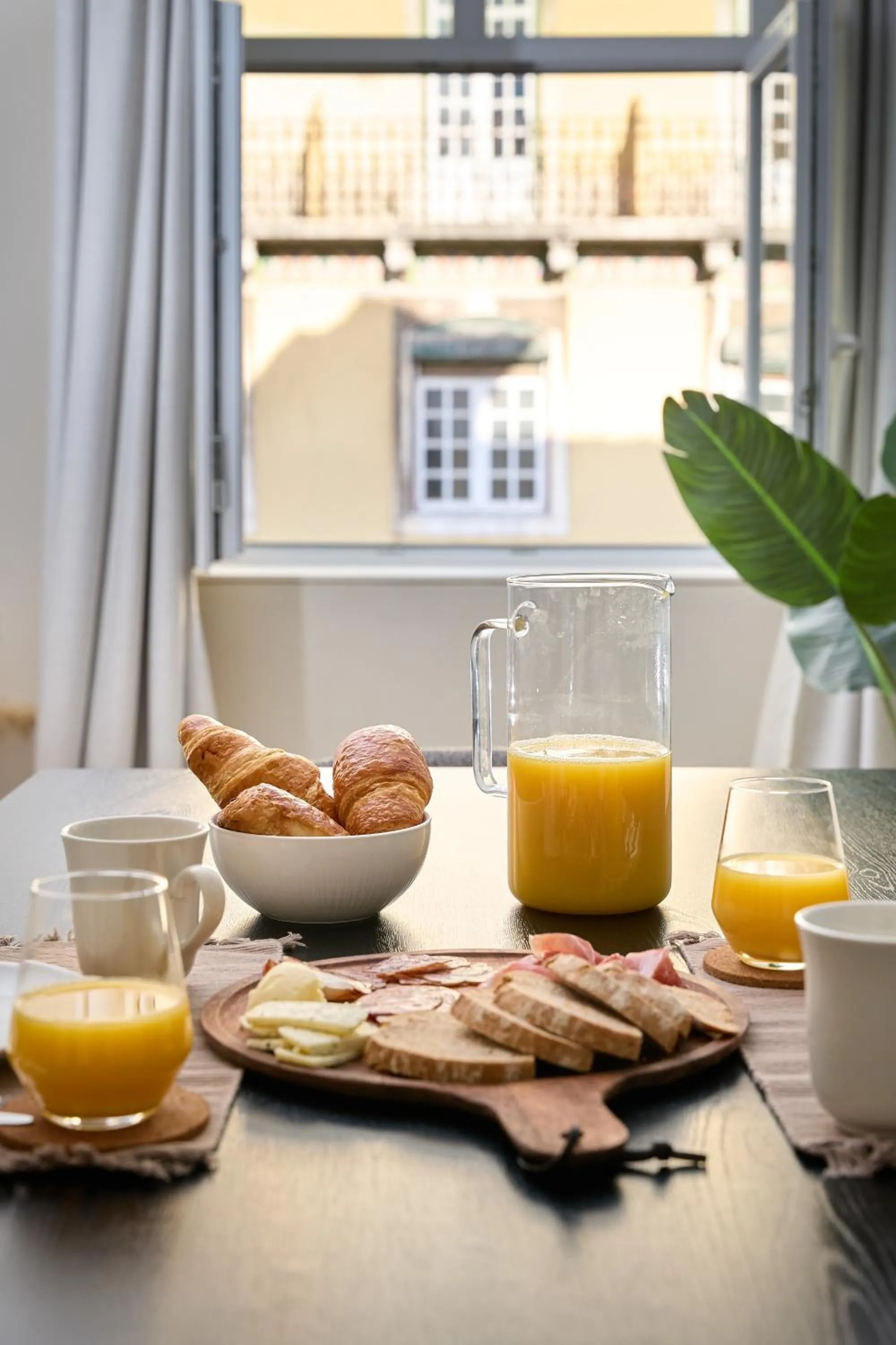 Food and drinks in Ando Living - Augusta House