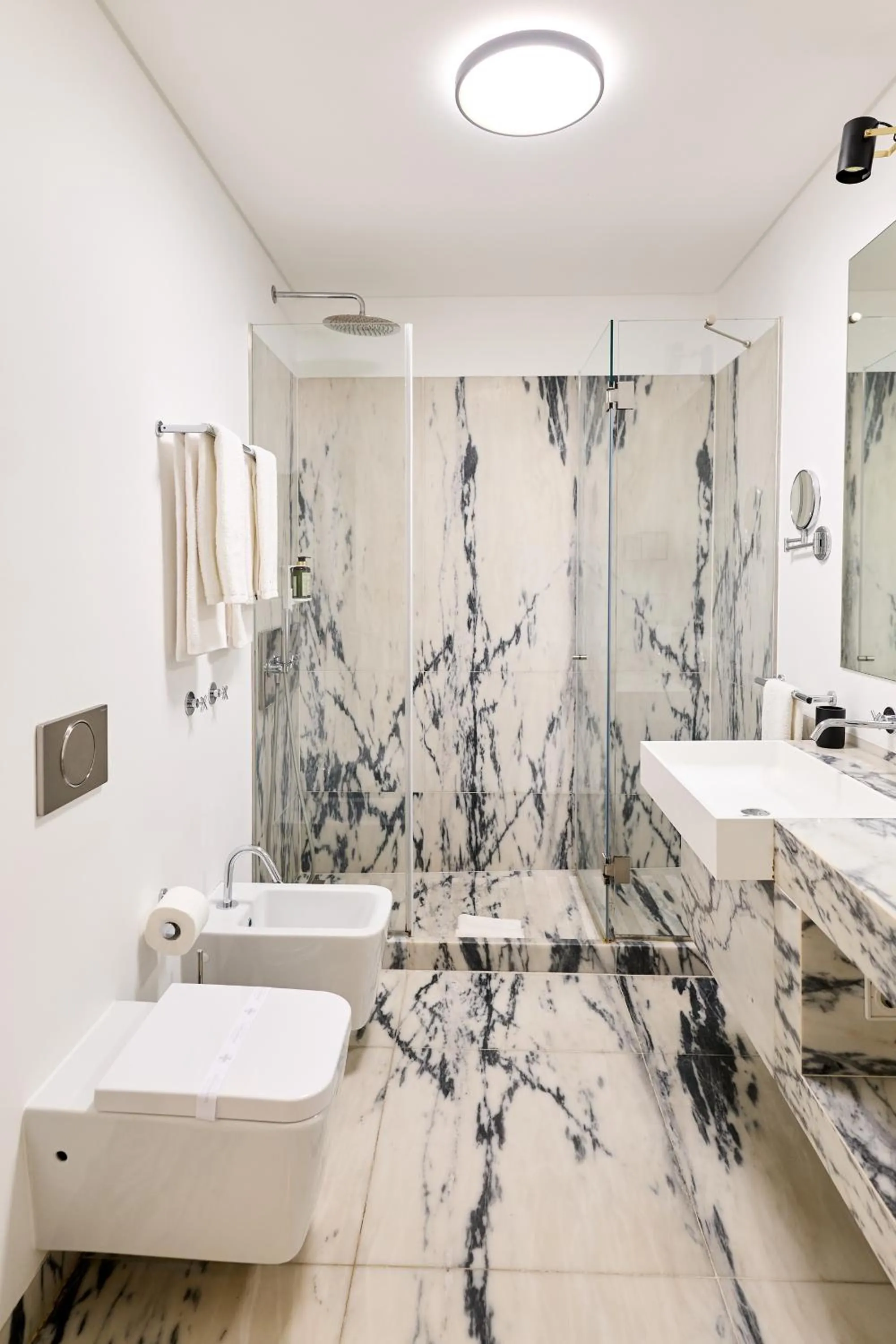 Shower in Ando Living - Augusta House