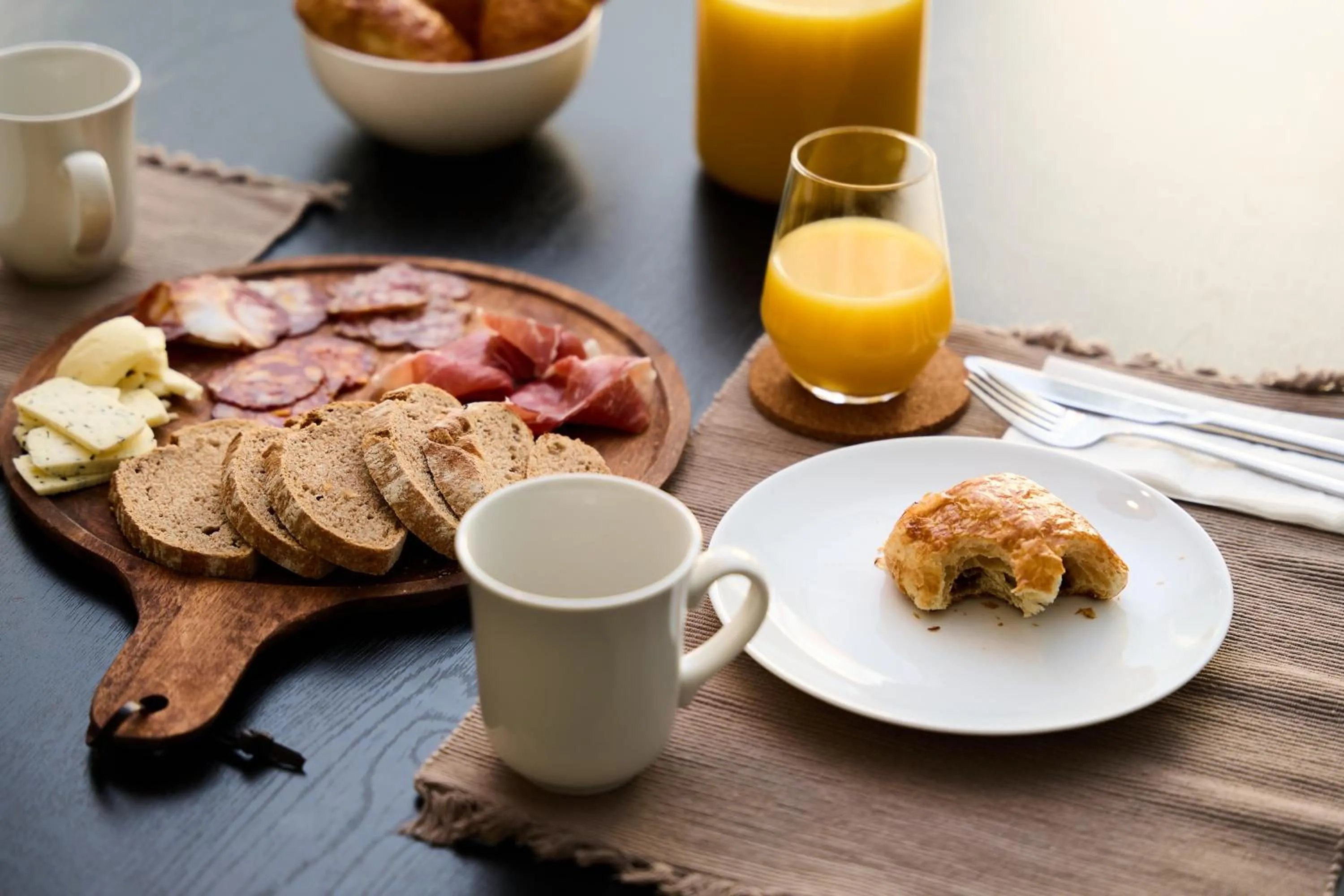 Food and drinks in Ando Living - Augusta House