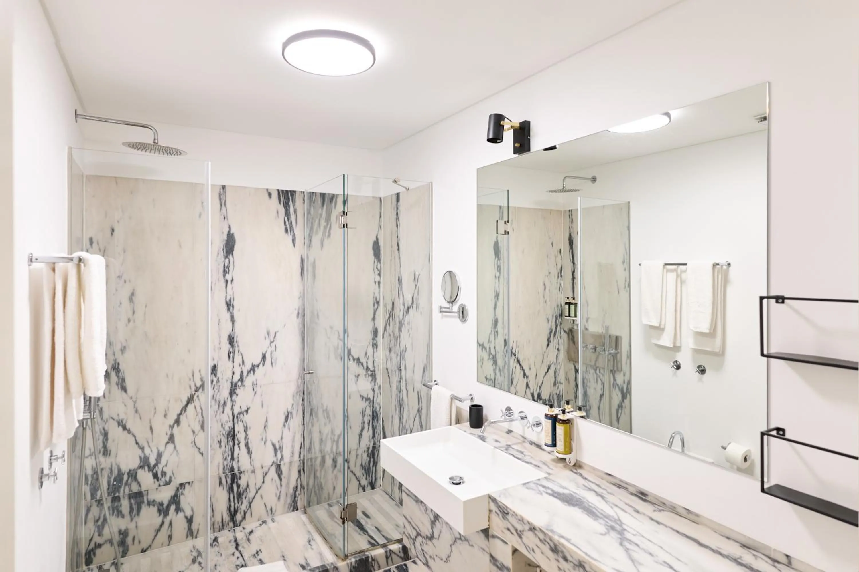 Shower in Ando Living - Augusta House