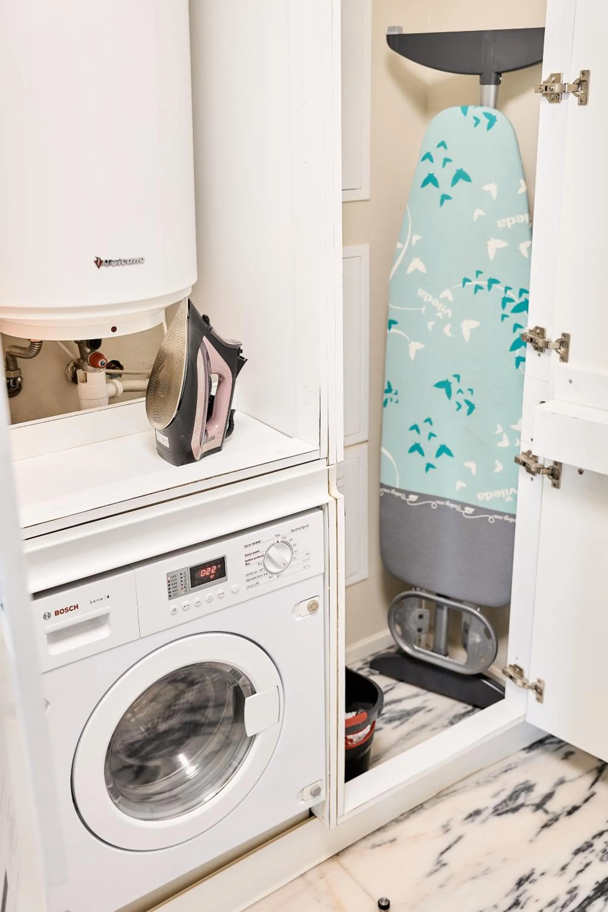 washing machine in Ando Living - Augusta House