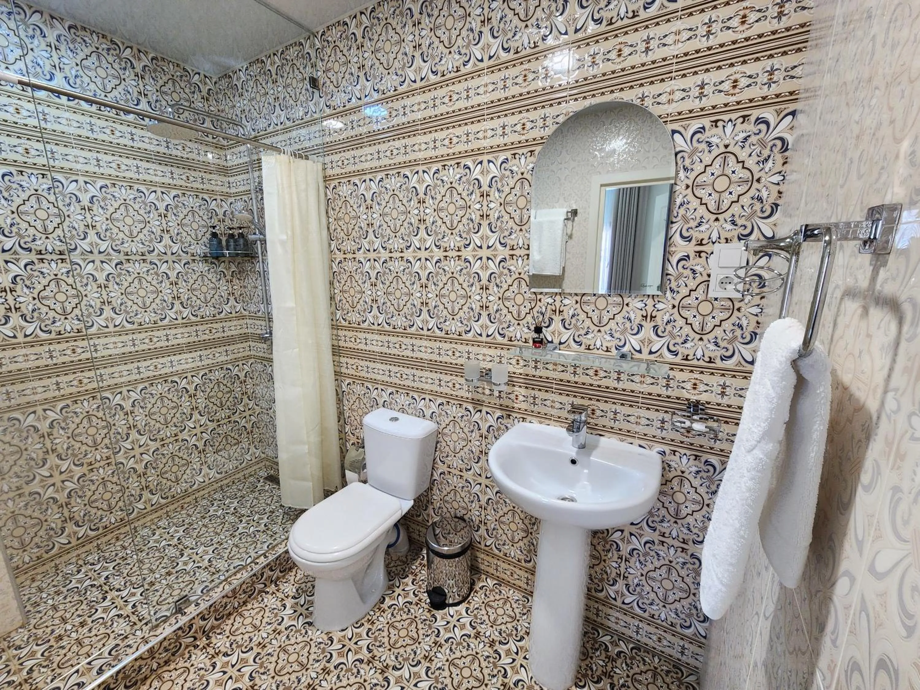 Shower in Oasis Boutique