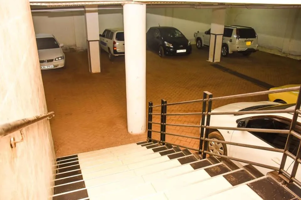 Parking in Golden Palace Hotel
