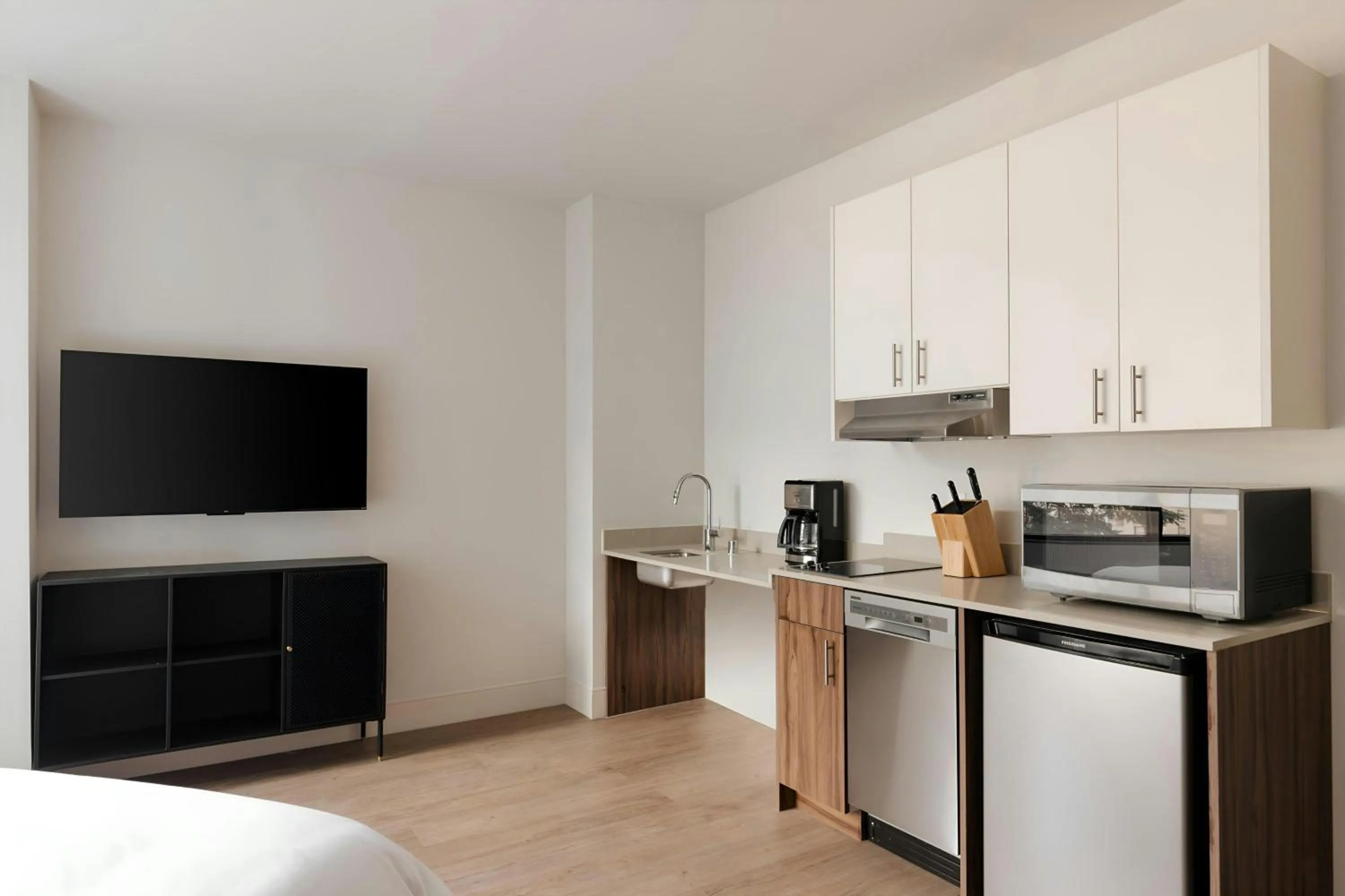 Kitchen or kitchenette in Sonder by Marriott Bonvoy Pivot Apartments Capitol Hill