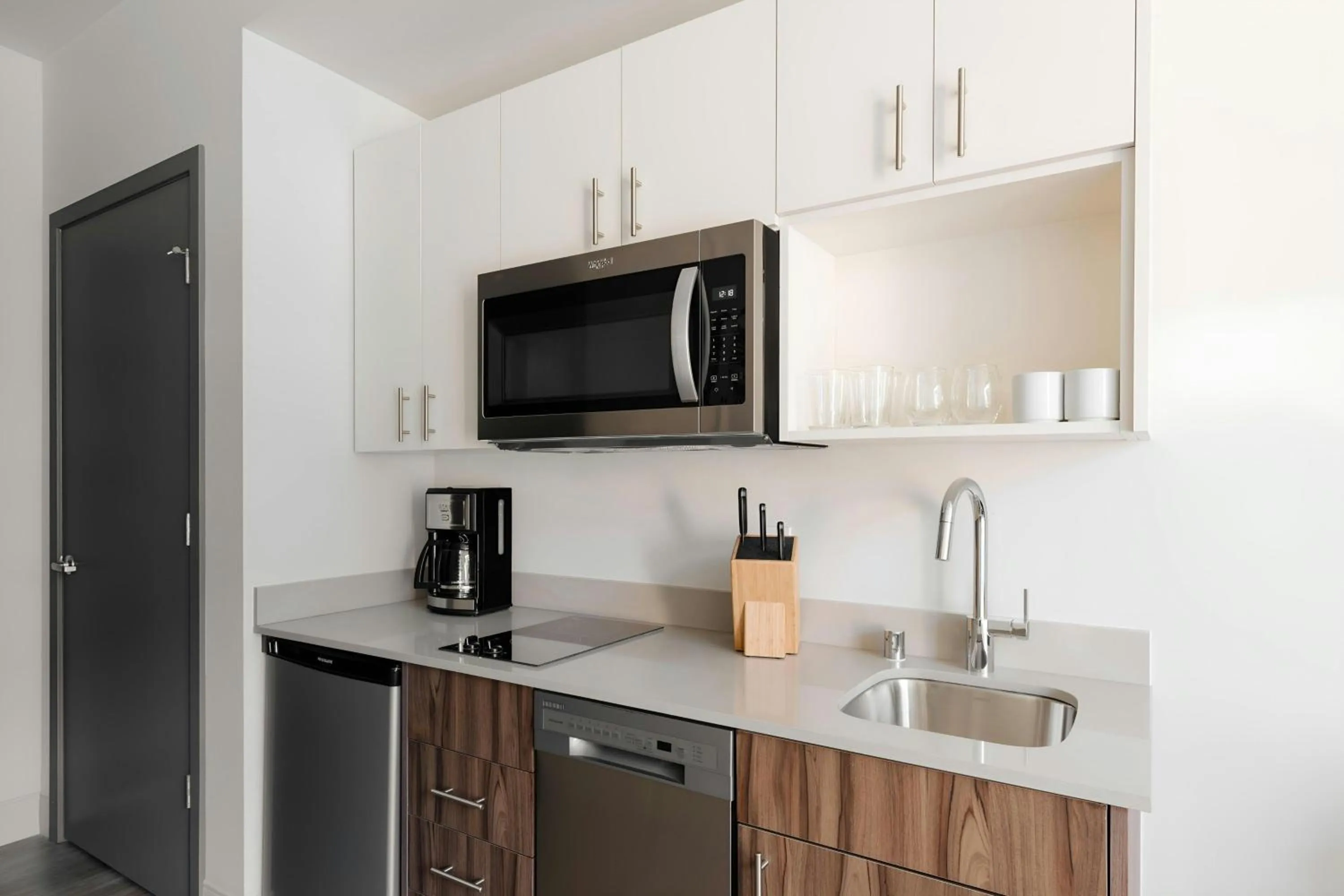 Kitchen or kitchenette in Sonder by Marriott Bonvoy Pivot Apartments Capitol Hill