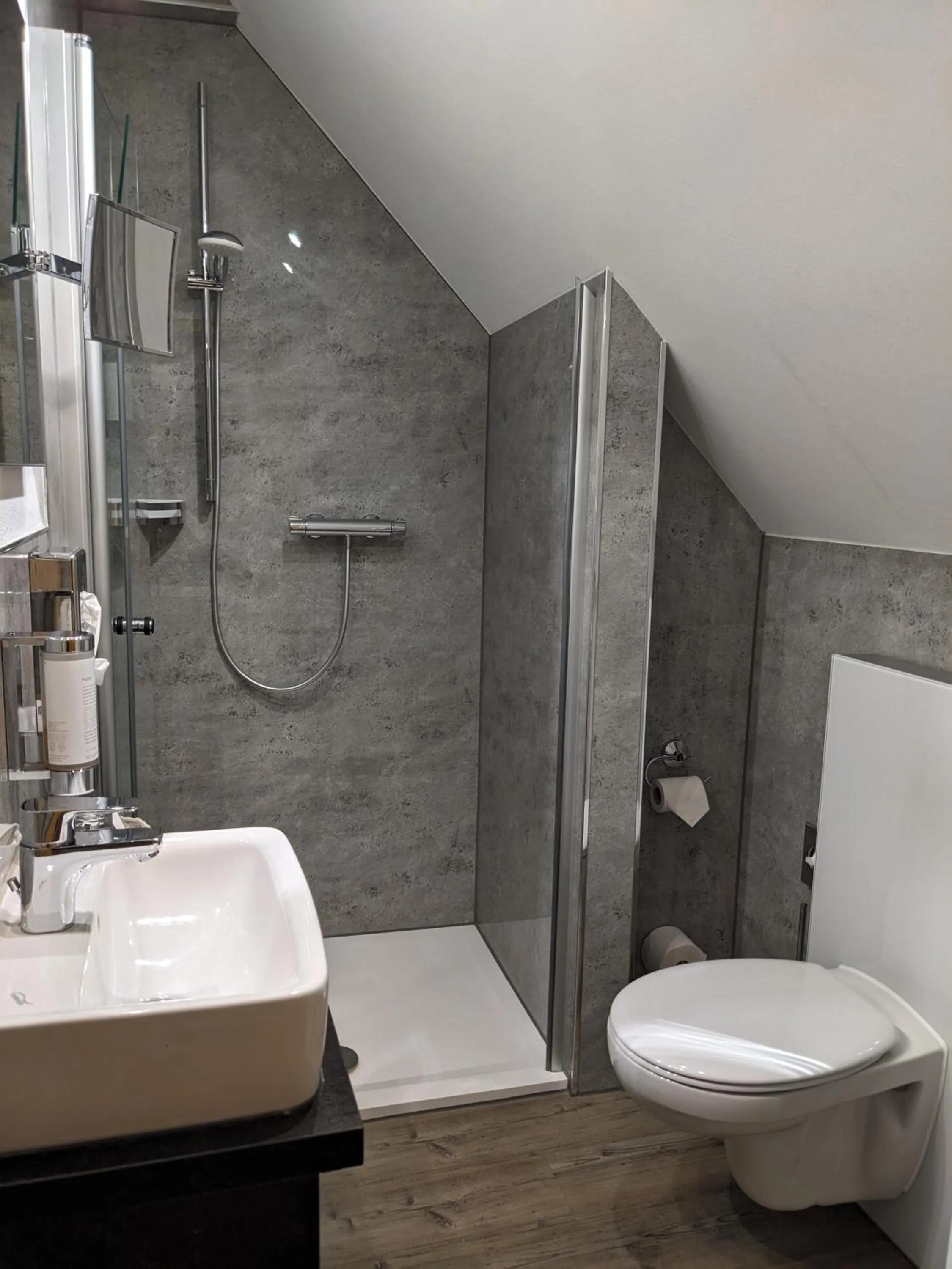 Shower in Weinhaus Berg