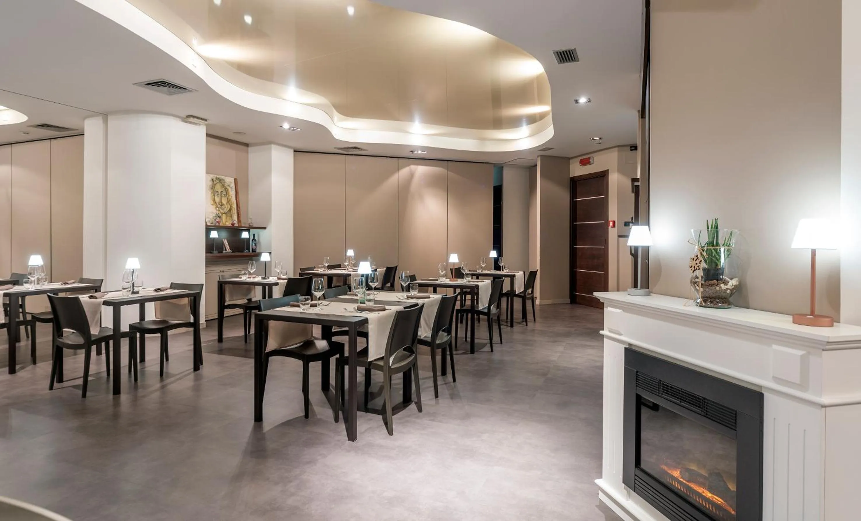 Restaurant/places to eat in El Patio Hotel