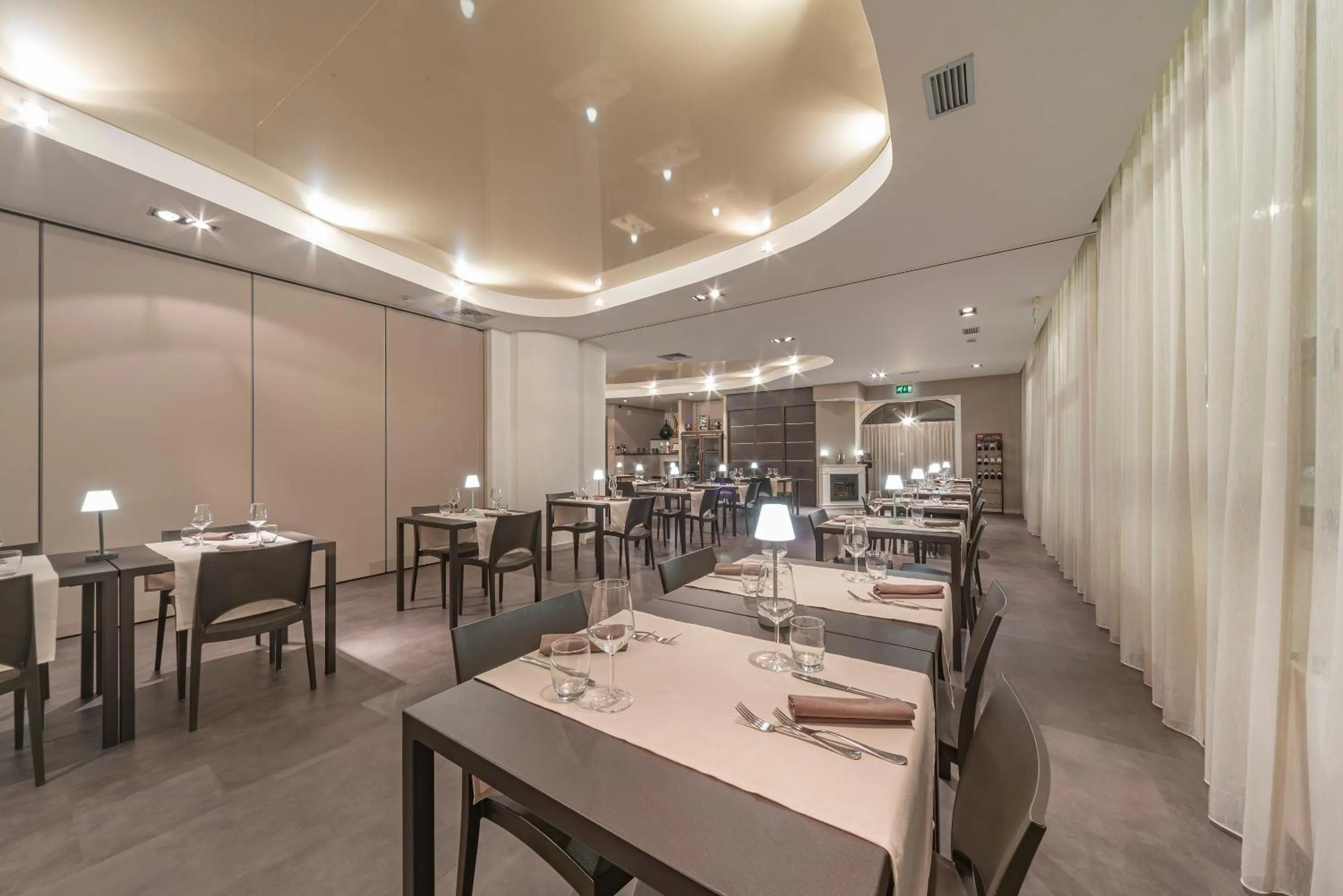 Restaurant/places to eat in El Patio Hotel