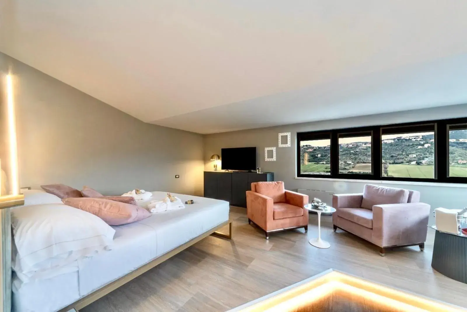 Suite with Pool View in El Patio Hotel Suite with Pool View in El Patio Hotel