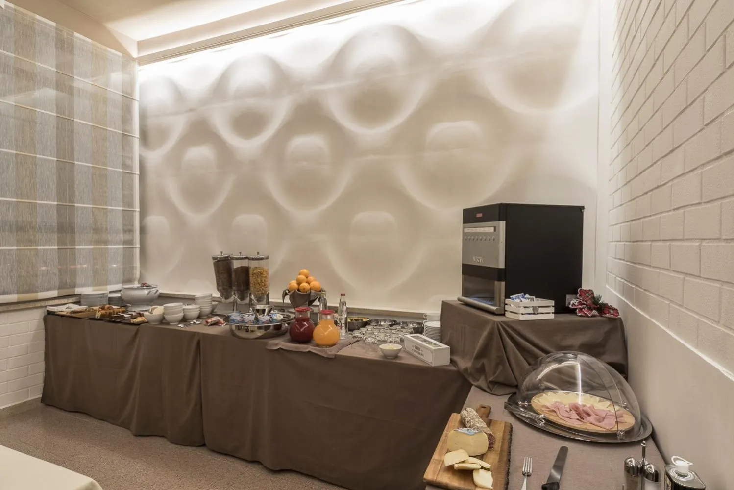 Restaurant/places to eat in El Patio Hotel