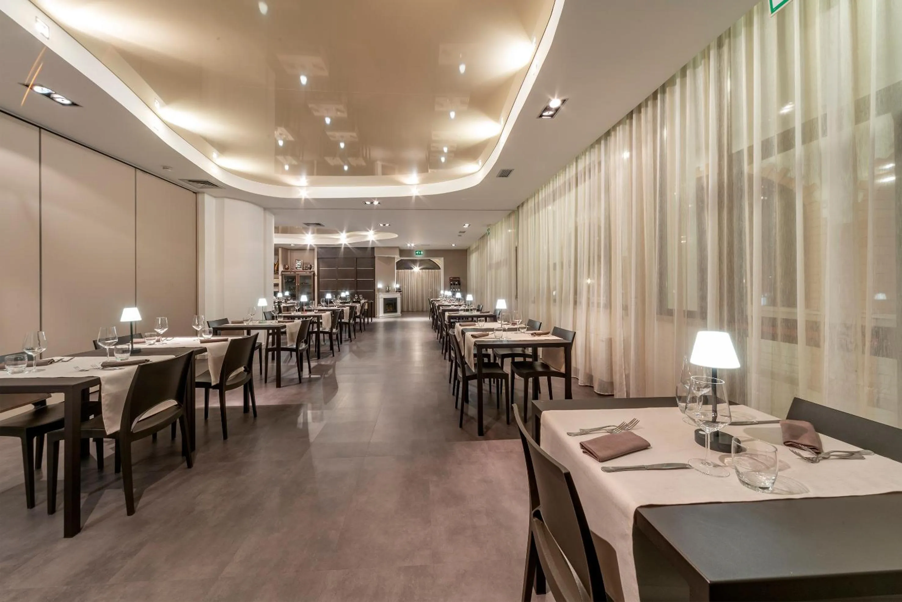 Restaurant/places to eat in El Patio Hotel