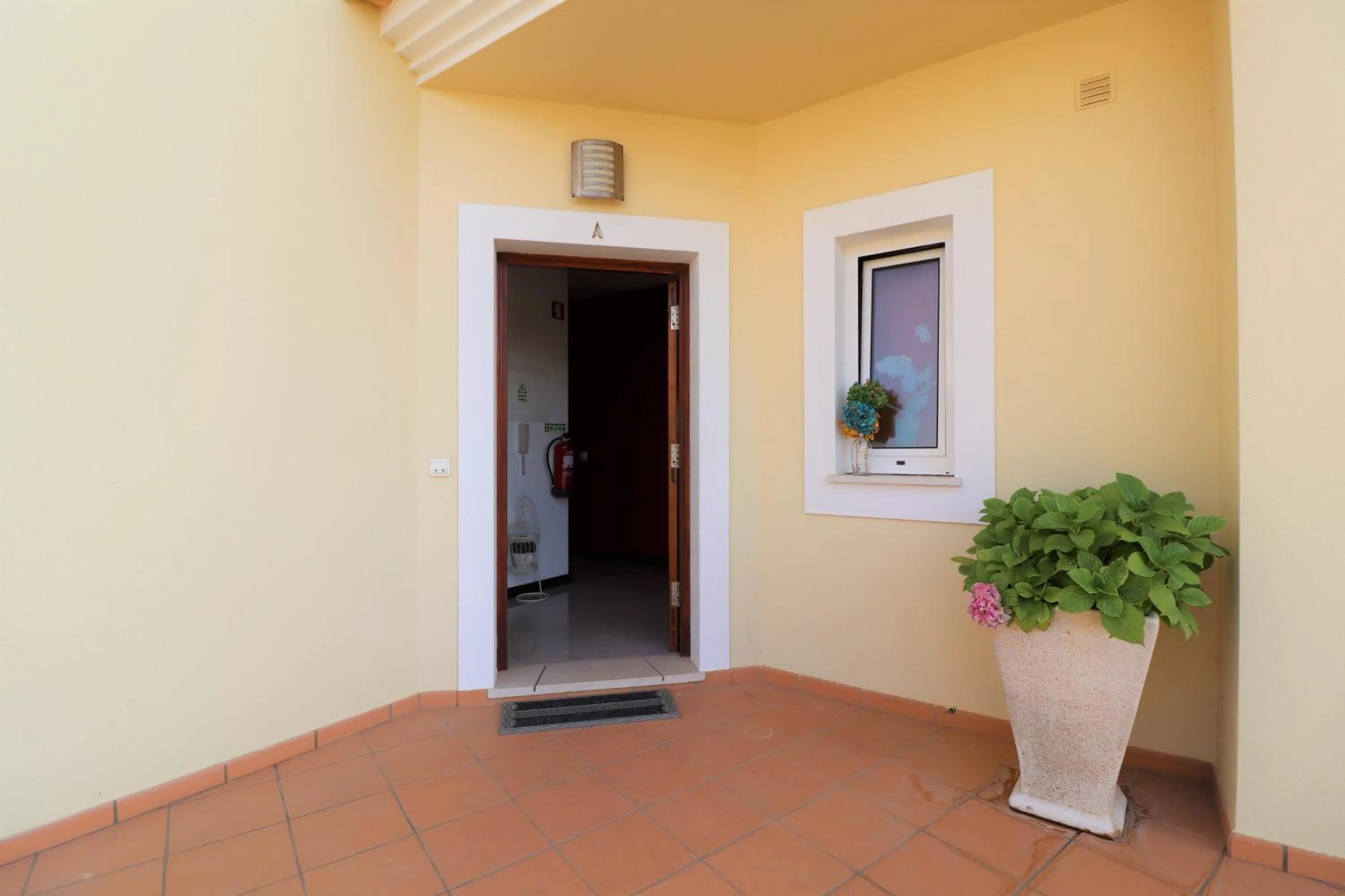 Facade/entrance in 3-Bed Townhouse with pool in Albufeira Balaia