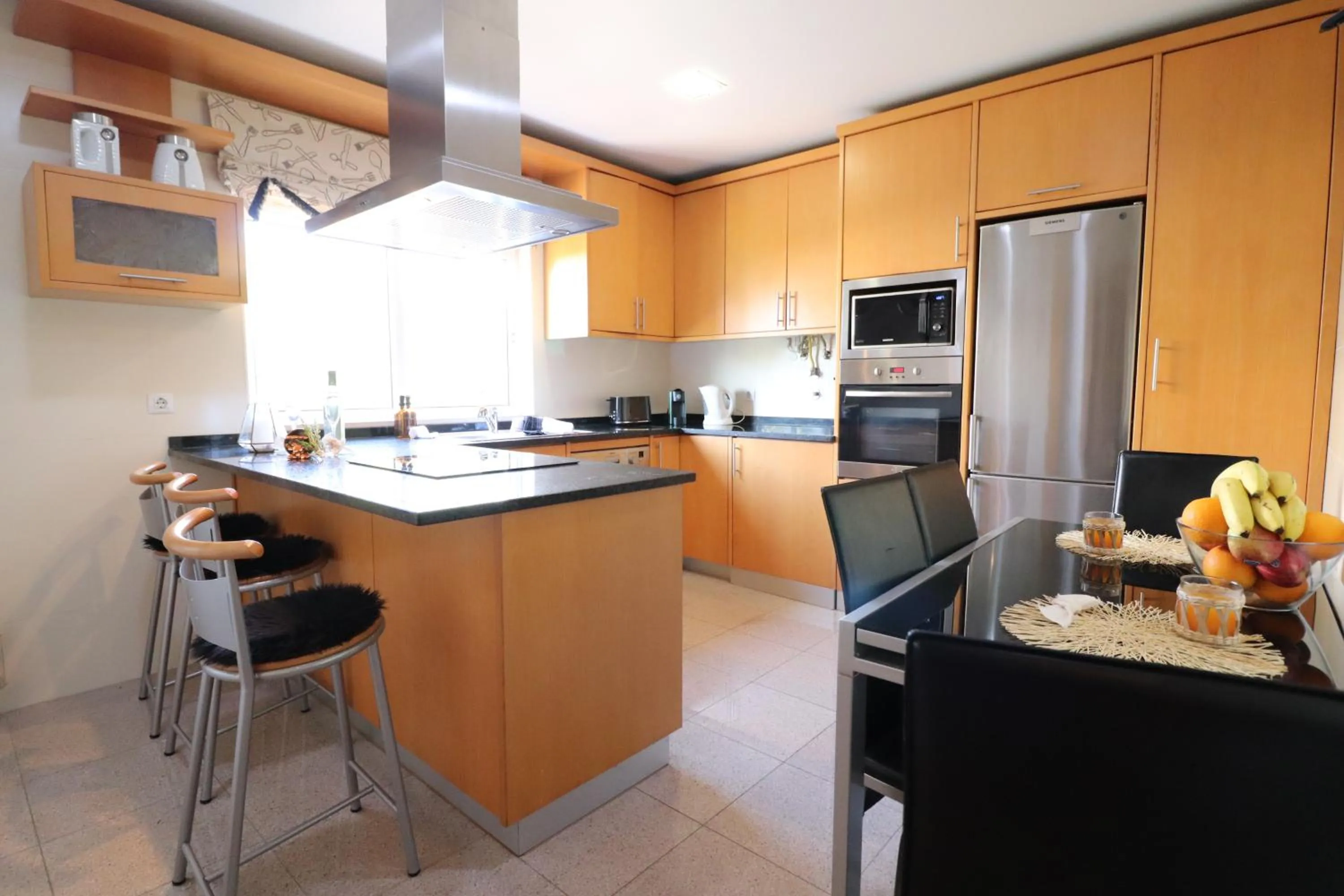 Kitchen or kitchenette in 3-Bed Townhouse with pool in Albufeira Balaia