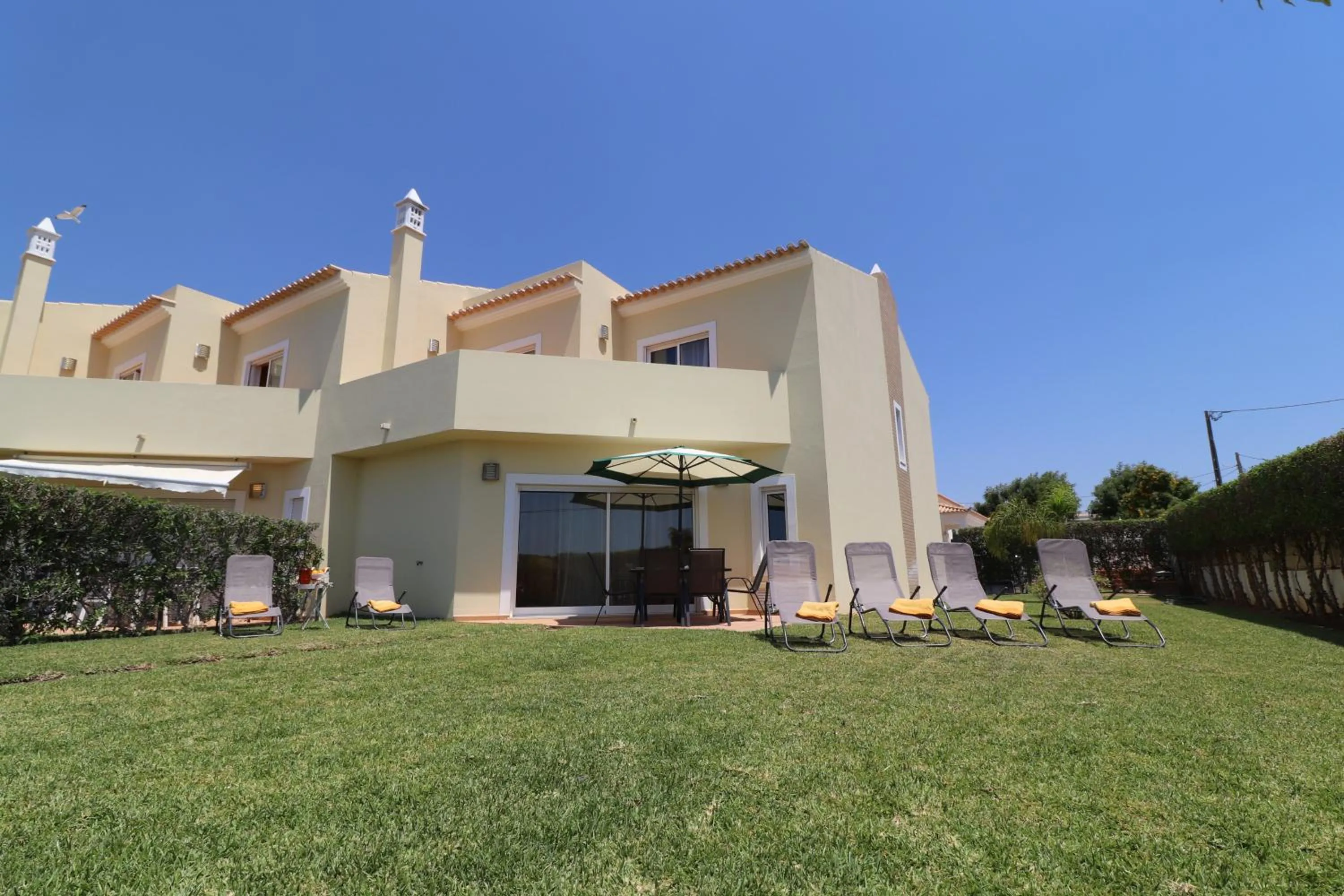 Property building in 3-Bed Townhouse with pool in Albufeira Balaia