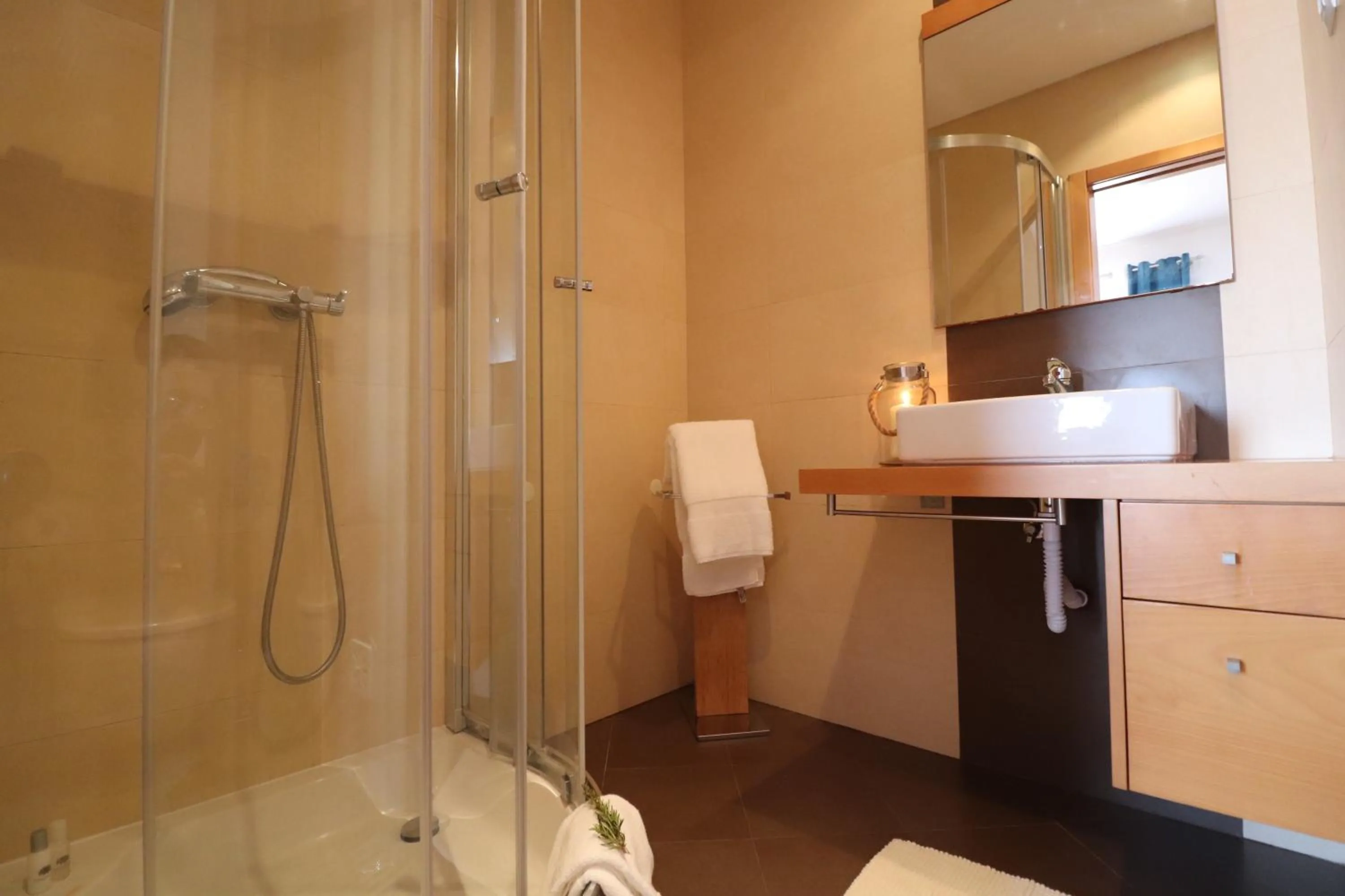 Bathroom in 3-Bed Townhouse with pool in Albufeira Balaia
