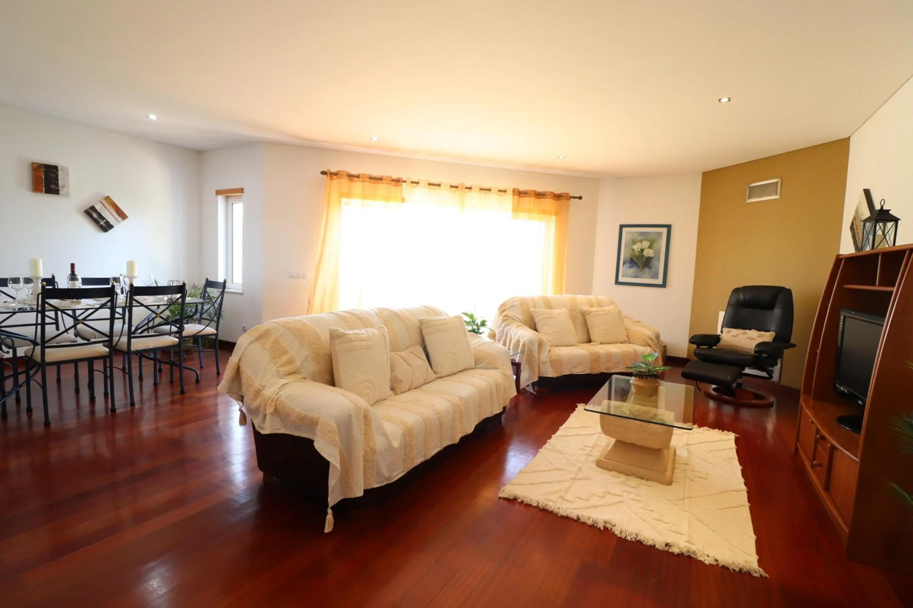 Living room in 3-Bed Townhouse with pool in Albufeira Balaia