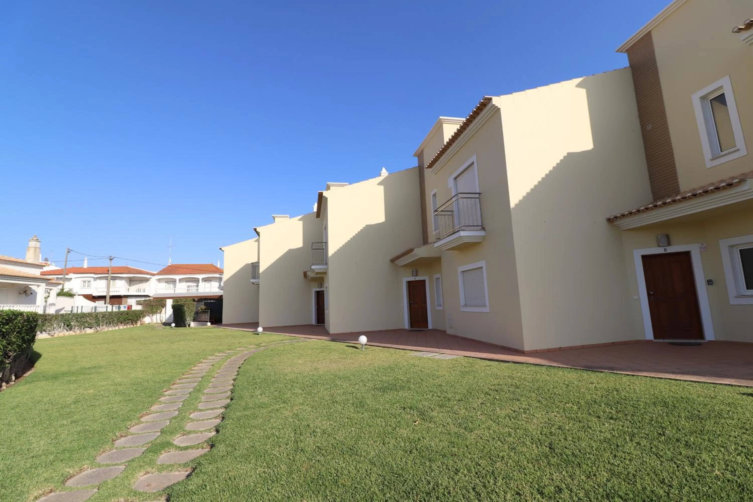 Property building in 3-Bed Townhouse with pool in Albufeira Balaia