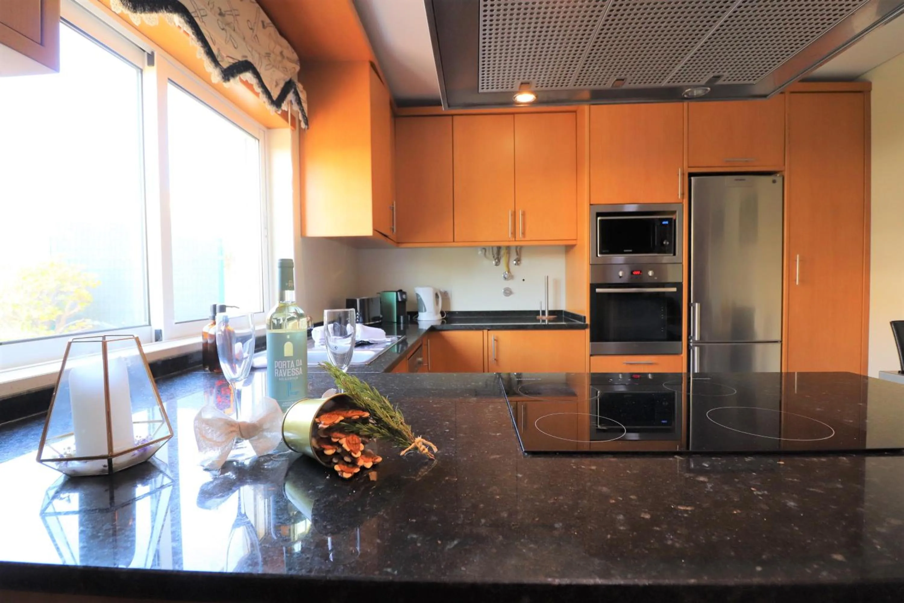 Kitchen or kitchenette in 3-Bed Townhouse with pool in Albufeira Balaia