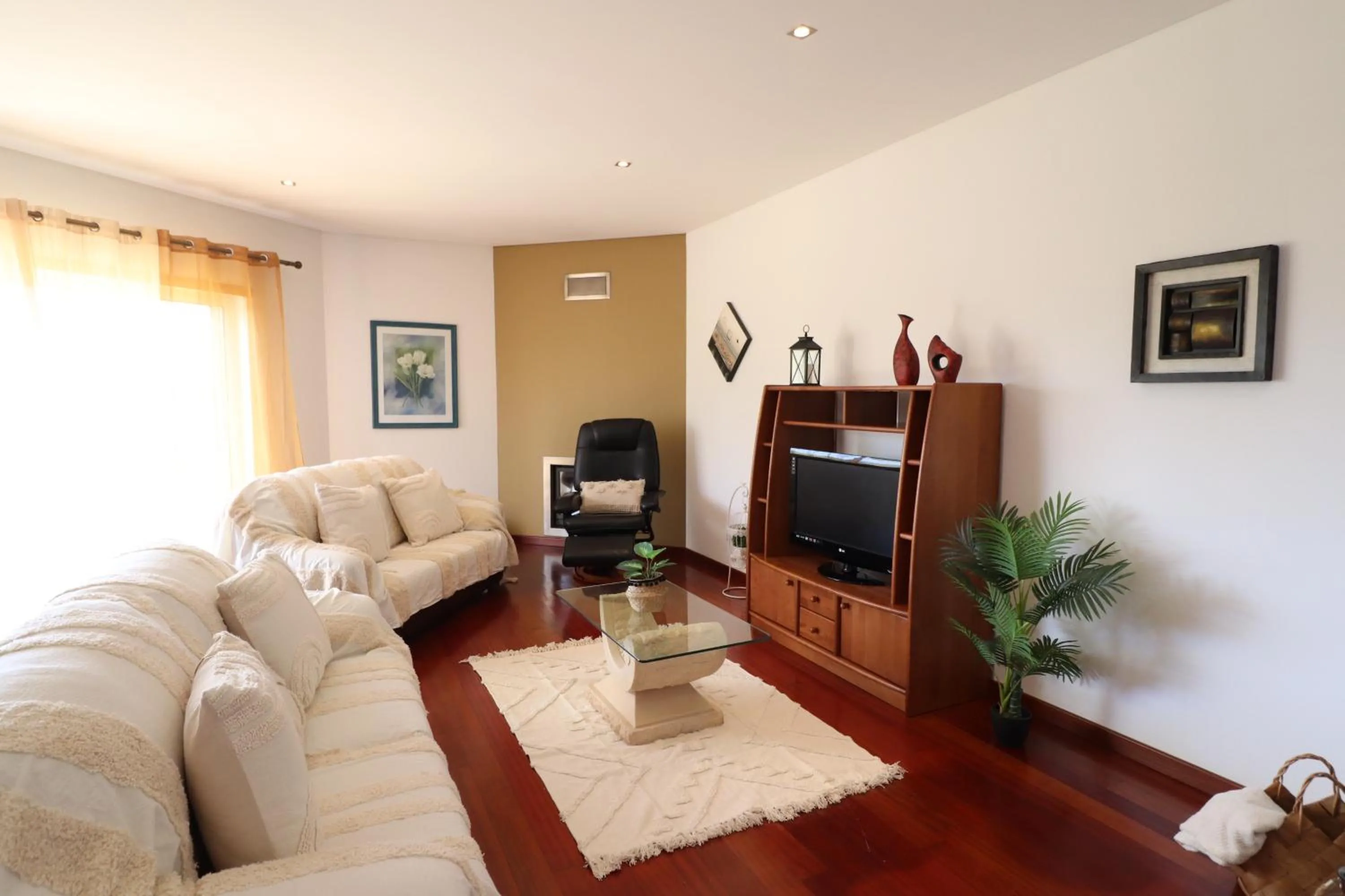 Living room in 3-Bed Townhouse with pool in Albufeira Balaia