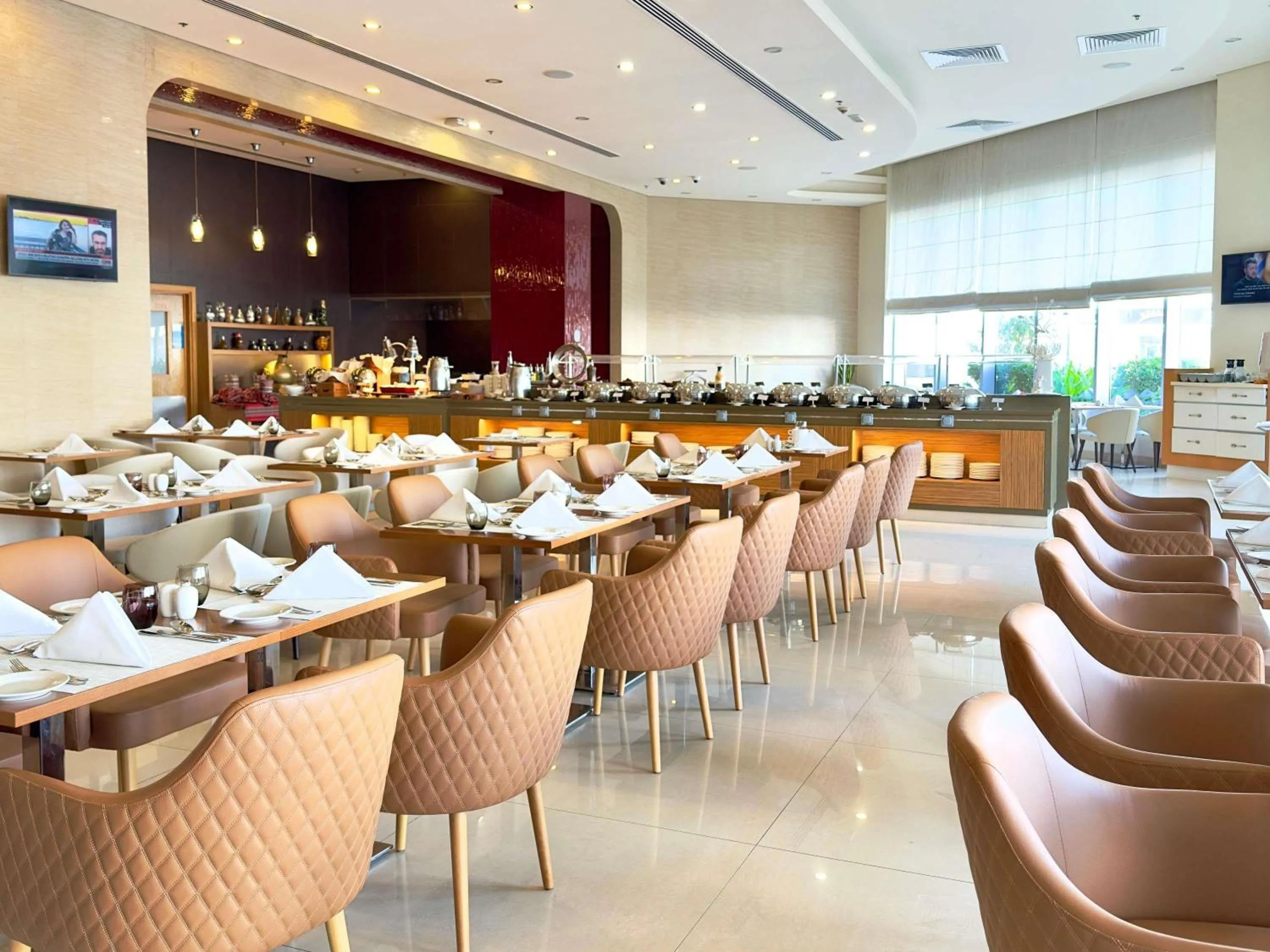 Restaurant/places to eat in Novotel Fujairah