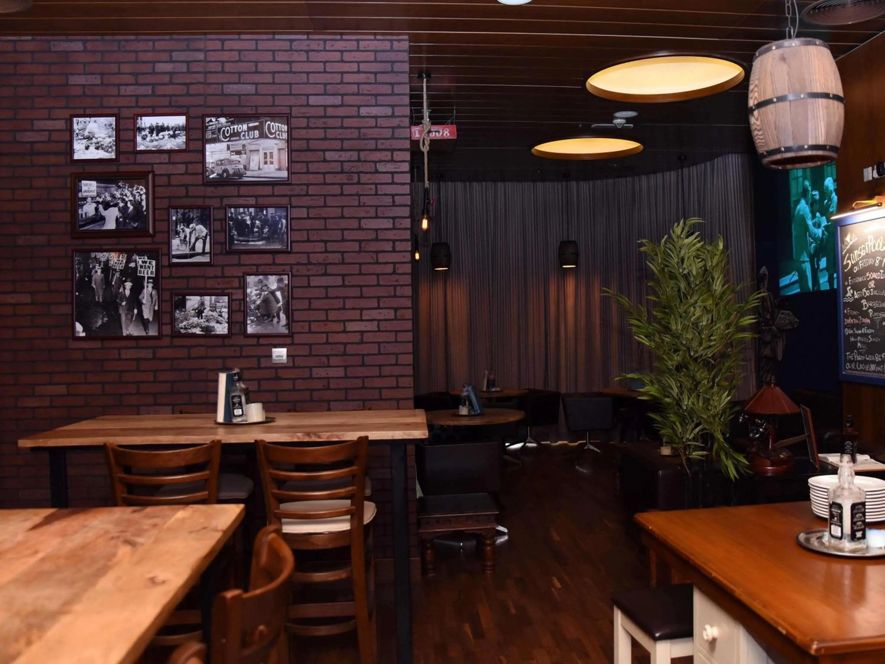 Lounge or bar in Novotel Fujairah