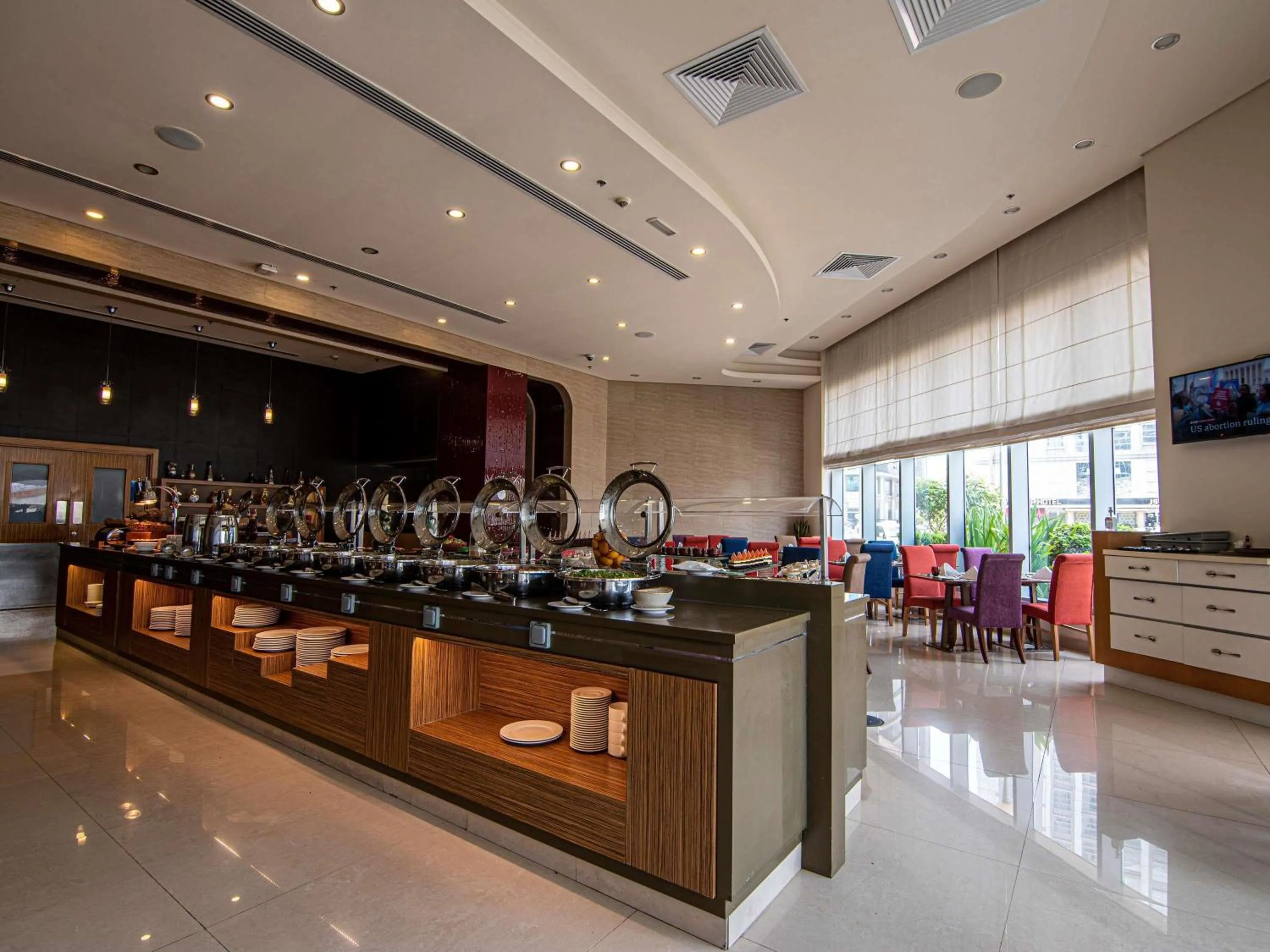 Restaurant/places to eat in Novotel Fujairah