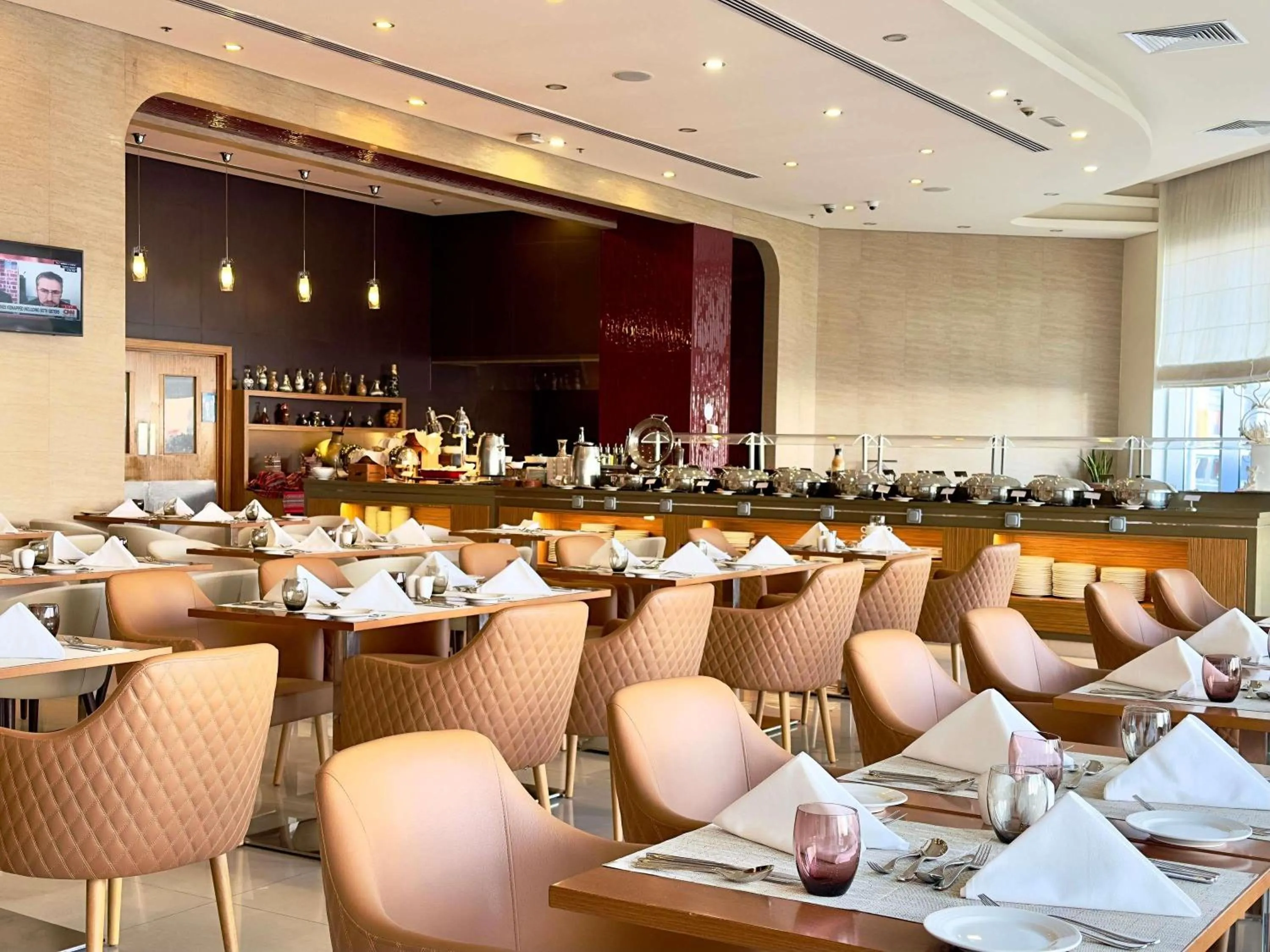 Restaurant/places to eat in Novotel Fujairah
