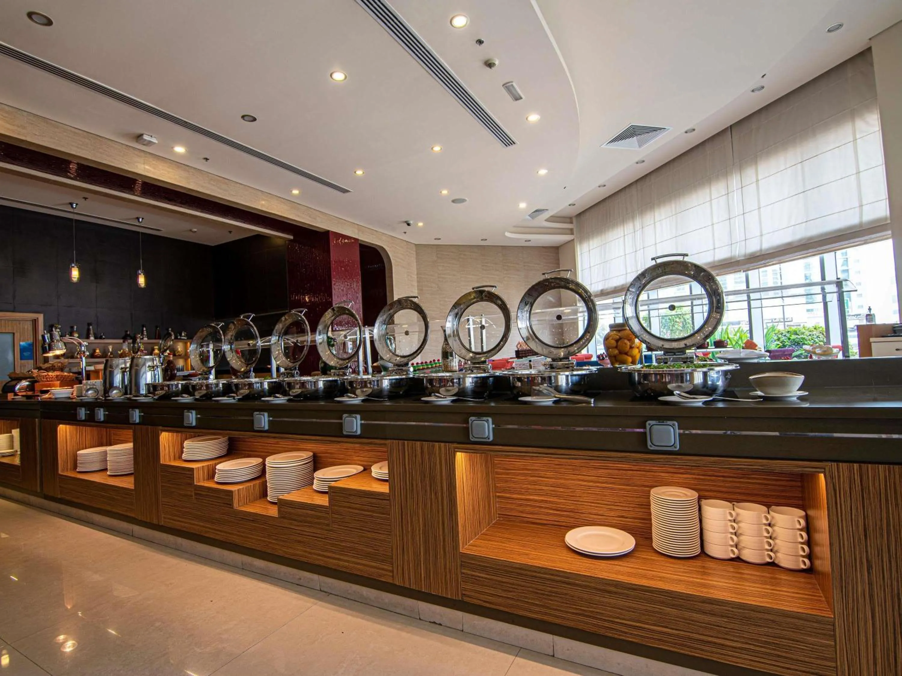 Restaurant/places to eat in Novotel Fujairah