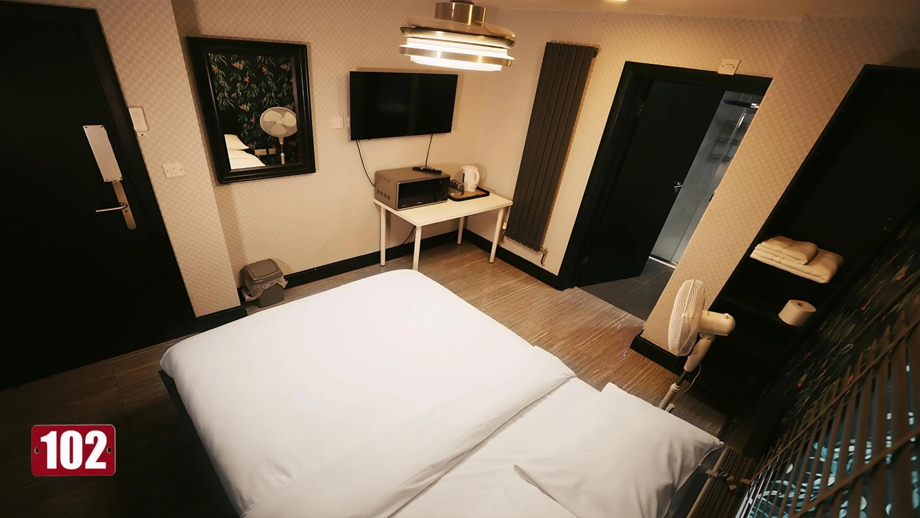 Photo of the whole room, Bed in Private Boutique Apartments London