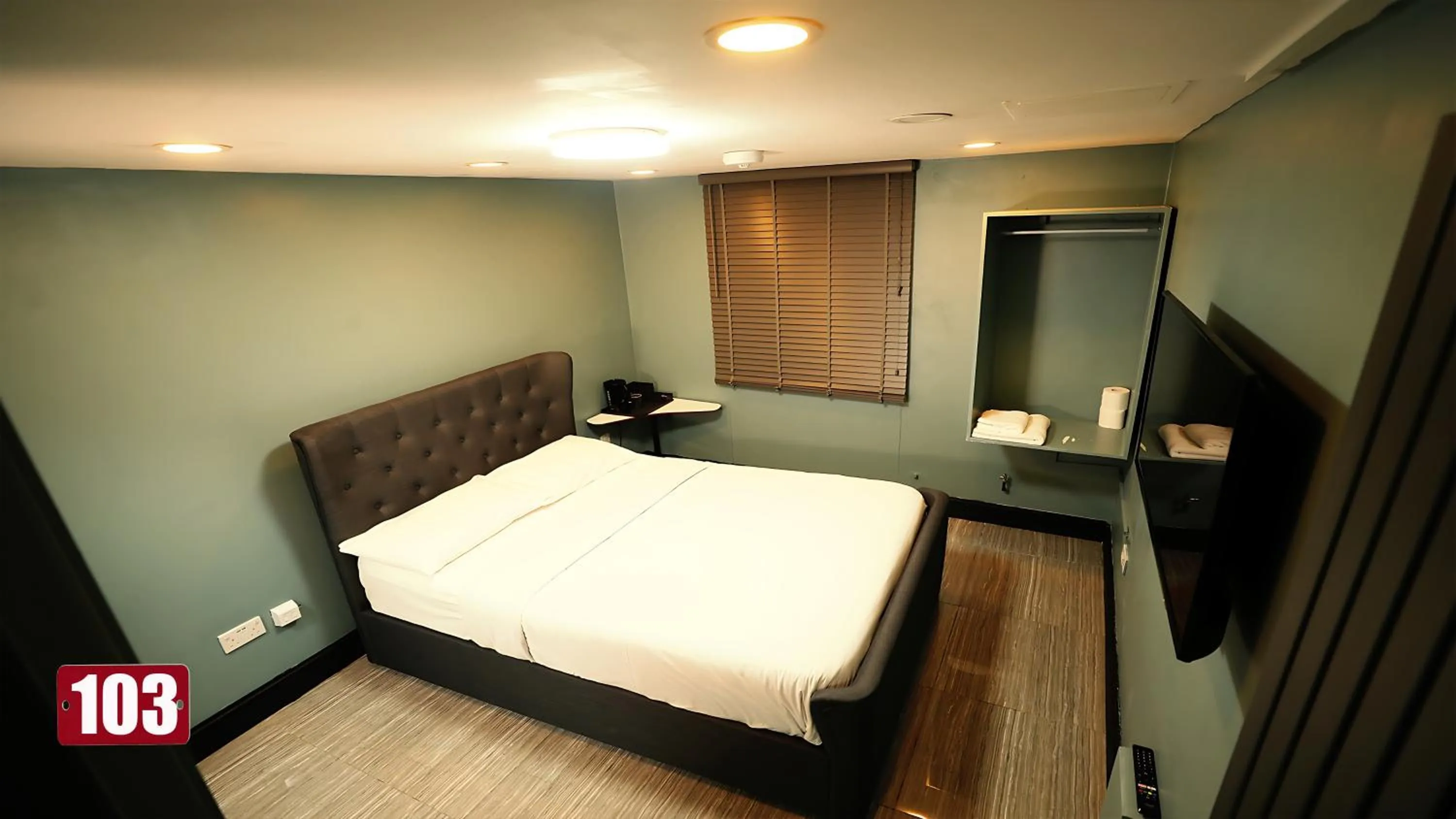 Photo of the whole room, Bed in Private Boutique Apartments London