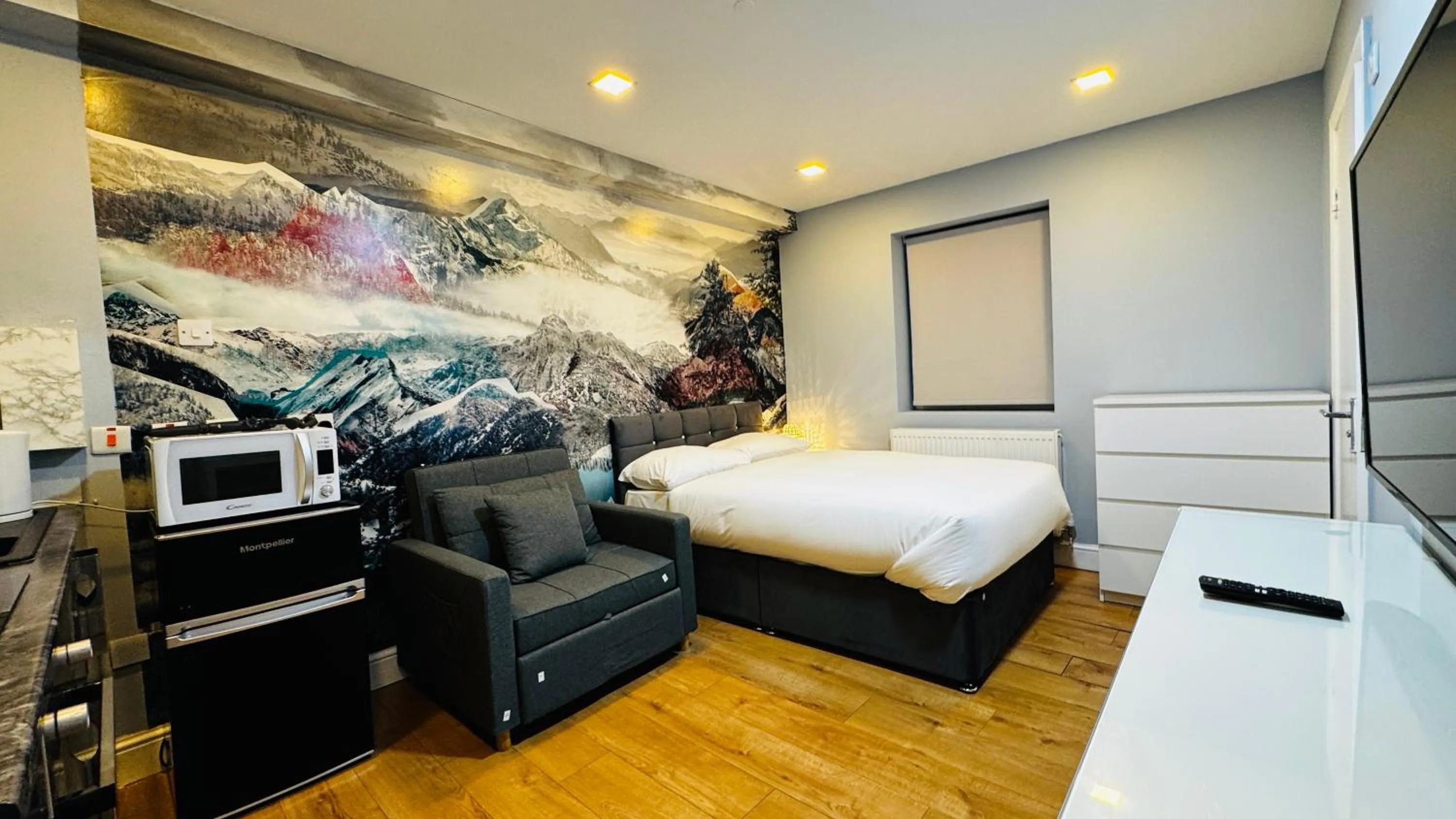 Photo of the whole room, Bed in Private Boutique Apartments London