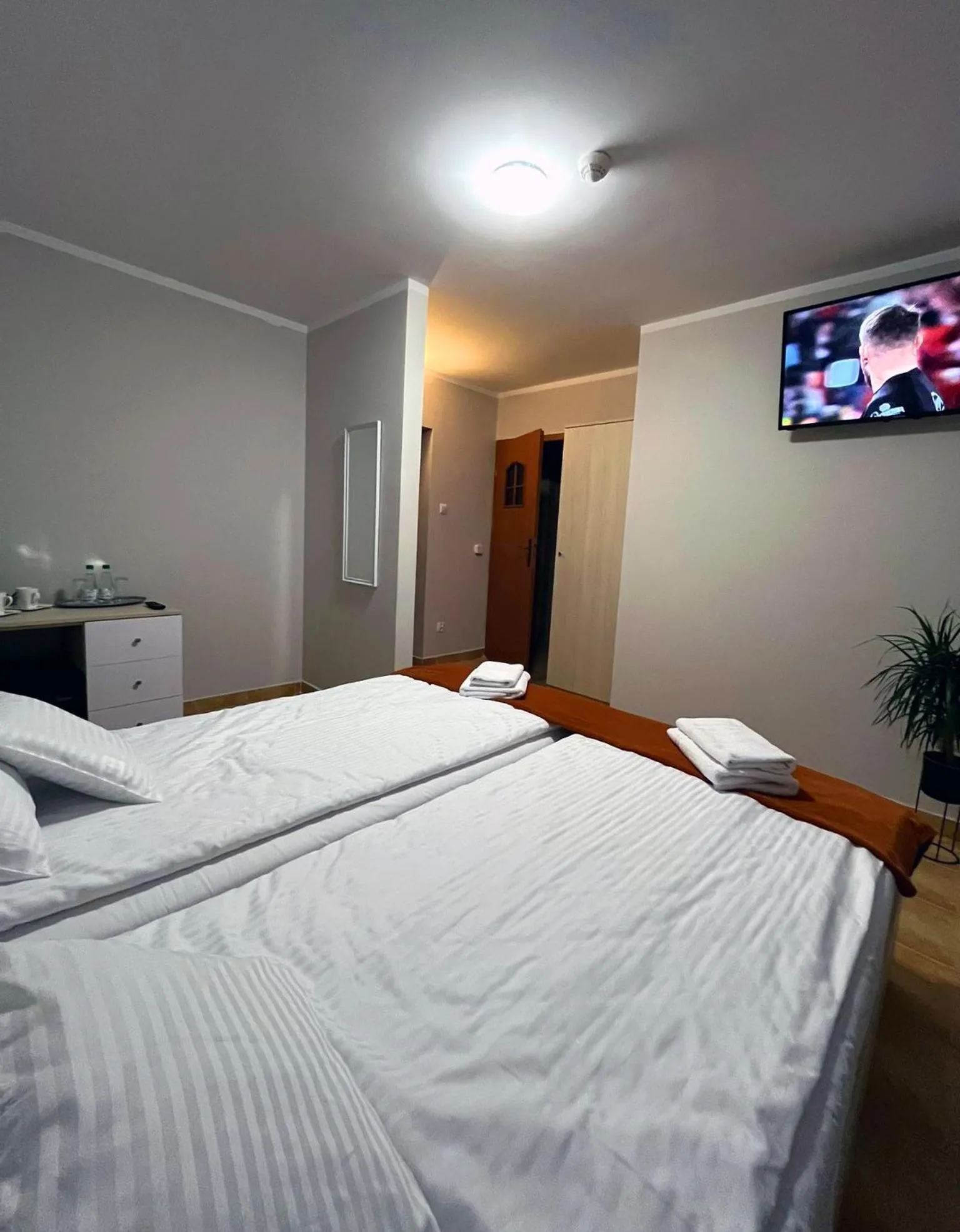 Photo of the whole room, Bed in Villa AdaMar - masaże & jacuzzi