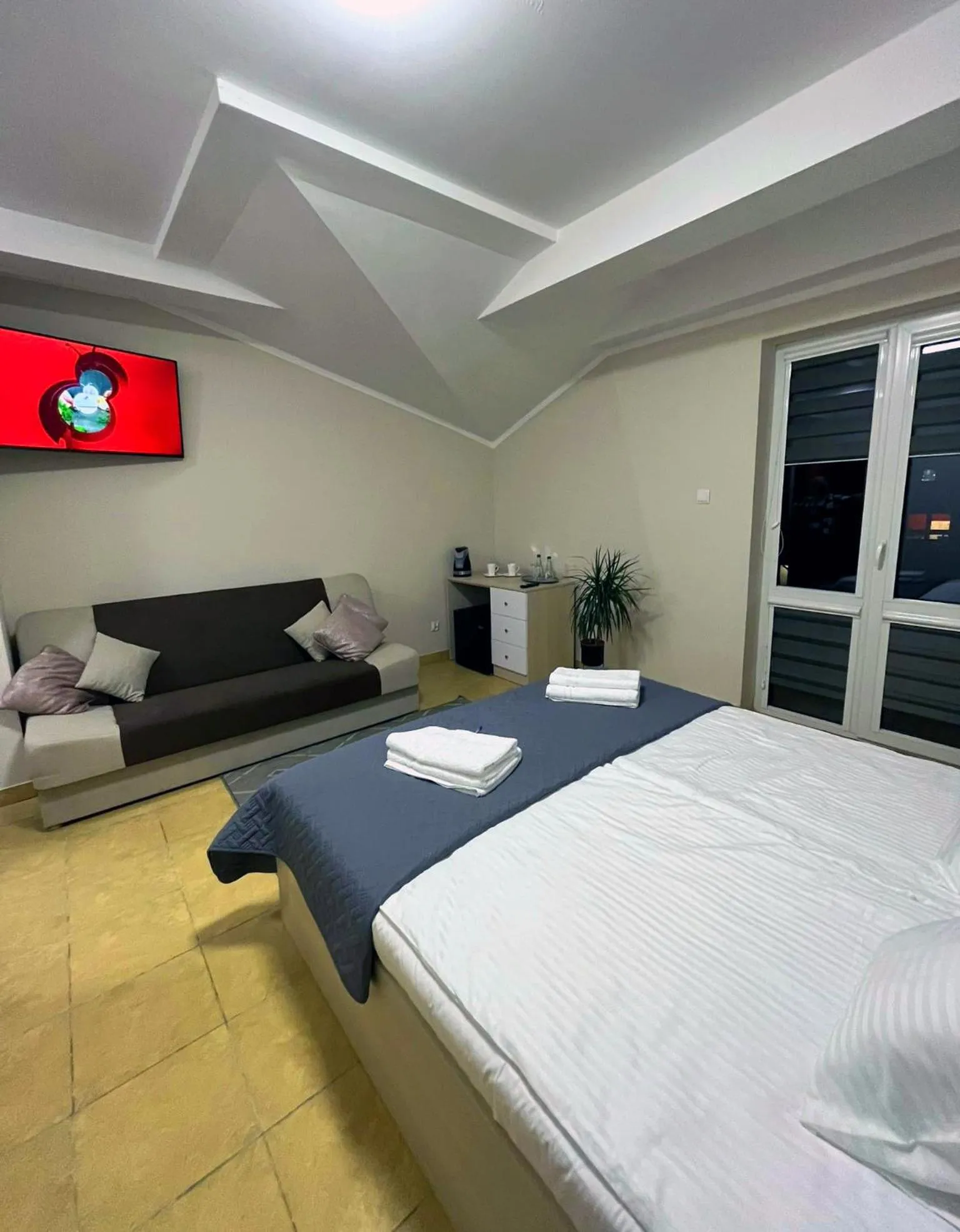 Photo of the whole room, Bed in Villa AdaMar - masaże & jacuzzi