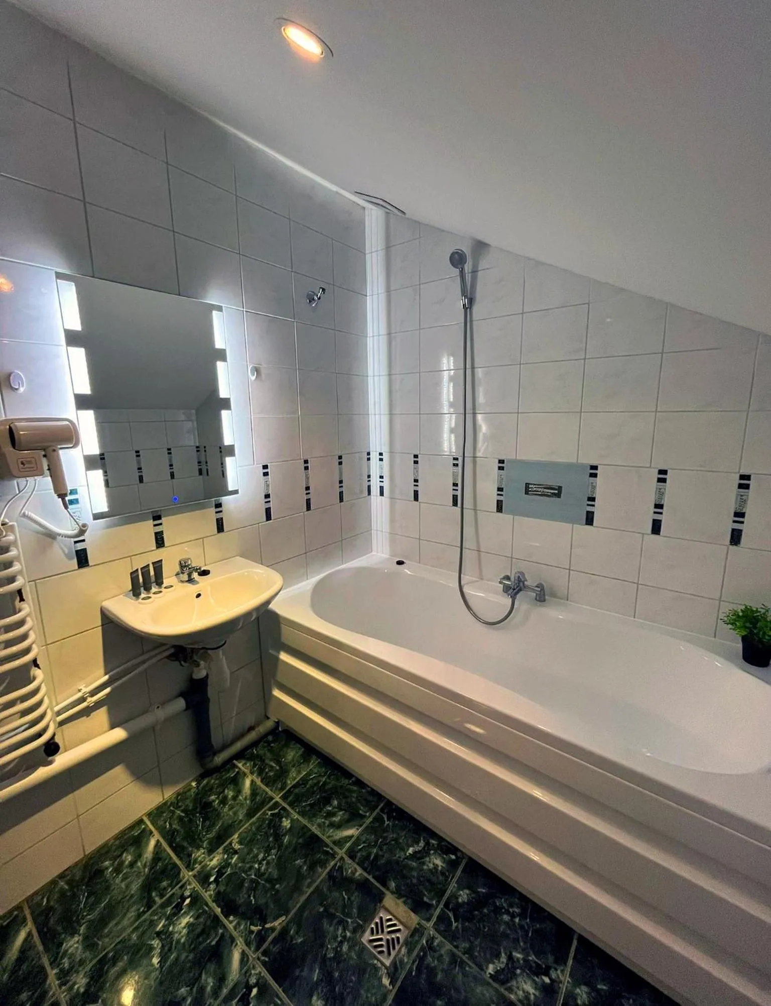 Bathroom in Villa AdaMar - masaże & jacuzzi