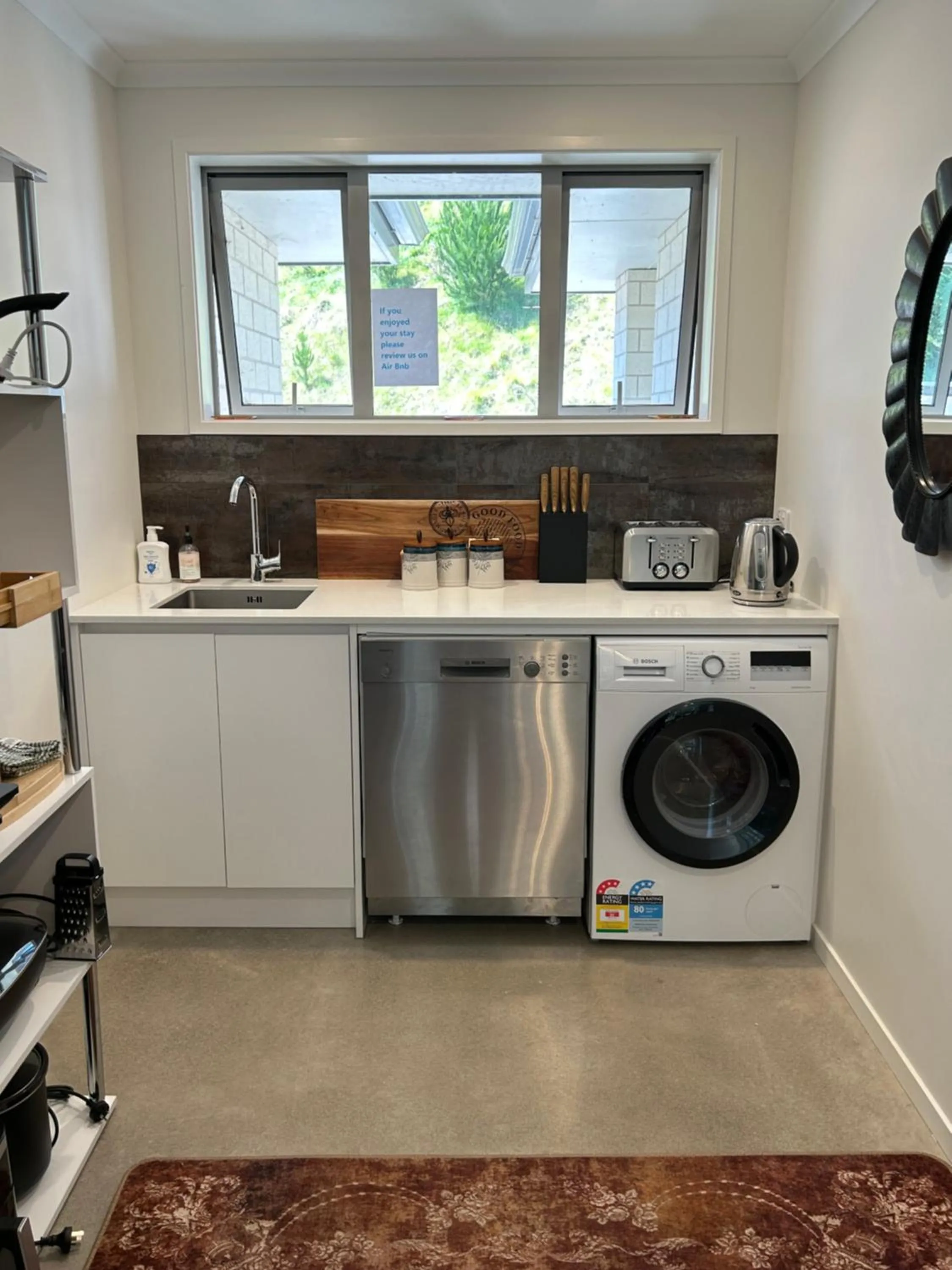 Kitchen or kitchenette in Almost Heaven BNB