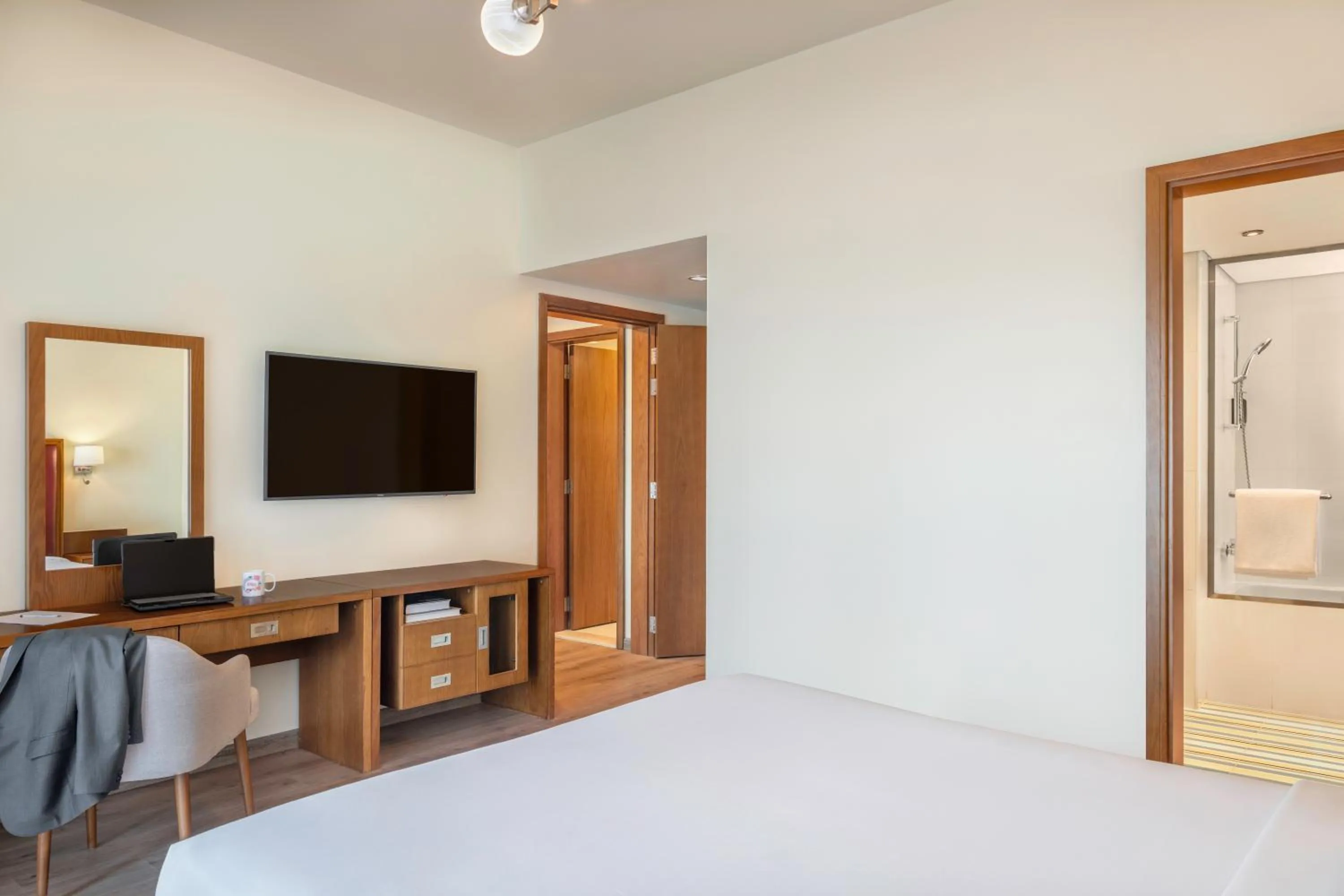 Bed in Aparthotel Adagio Fujairah