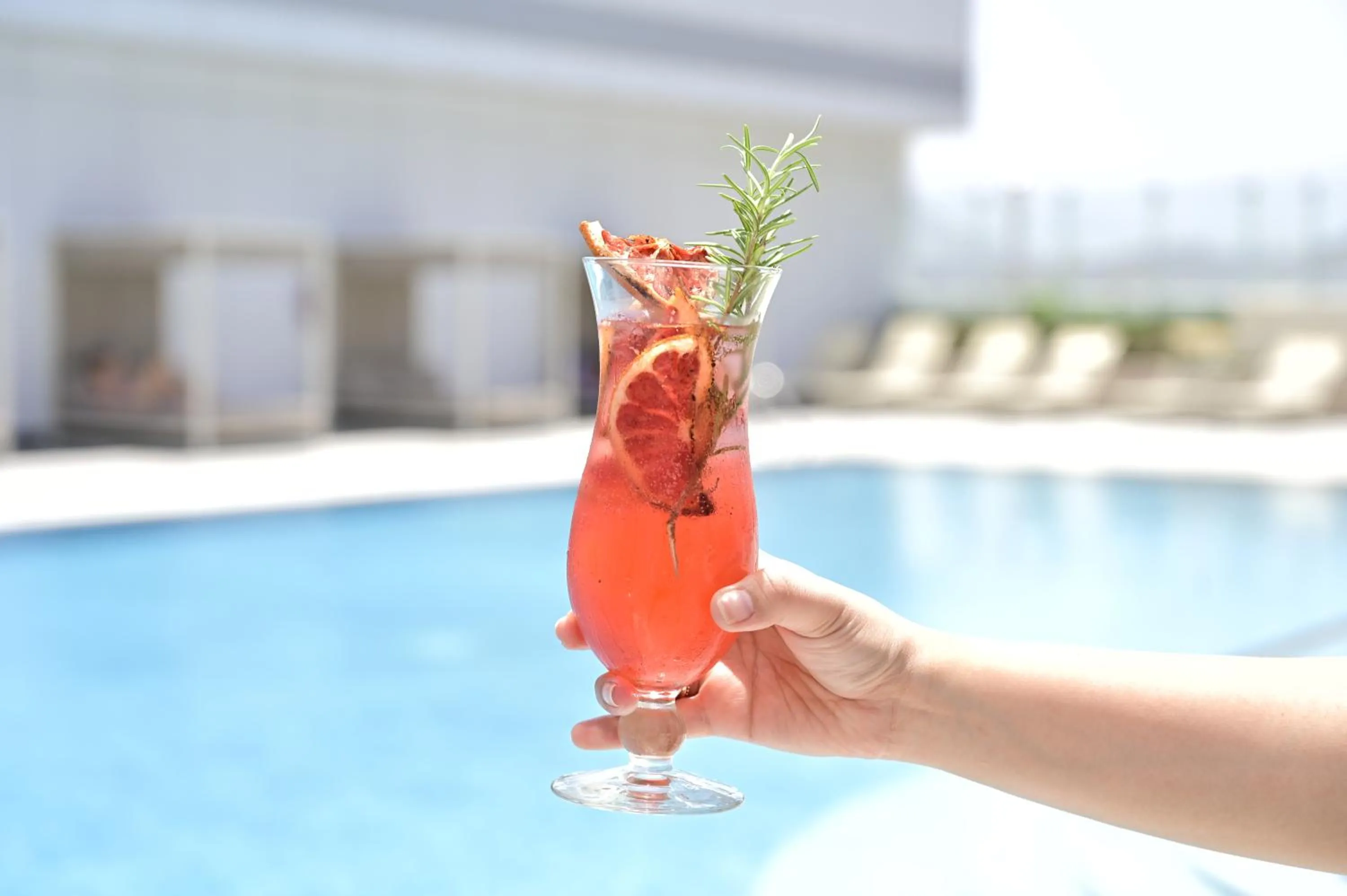 Swimming pool in Aparthotel Adagio Fujairah