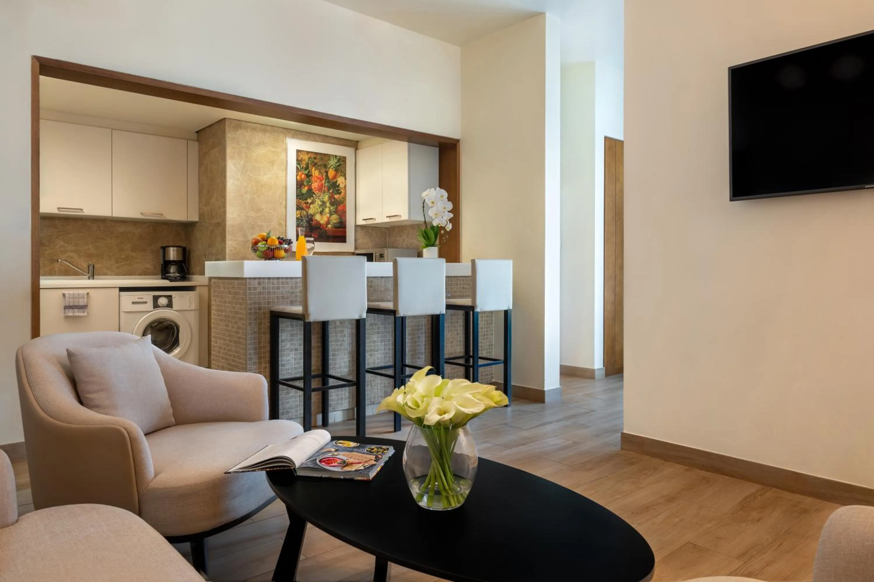 Kitchen or kitchenette in Aparthotel Adagio Fujairah