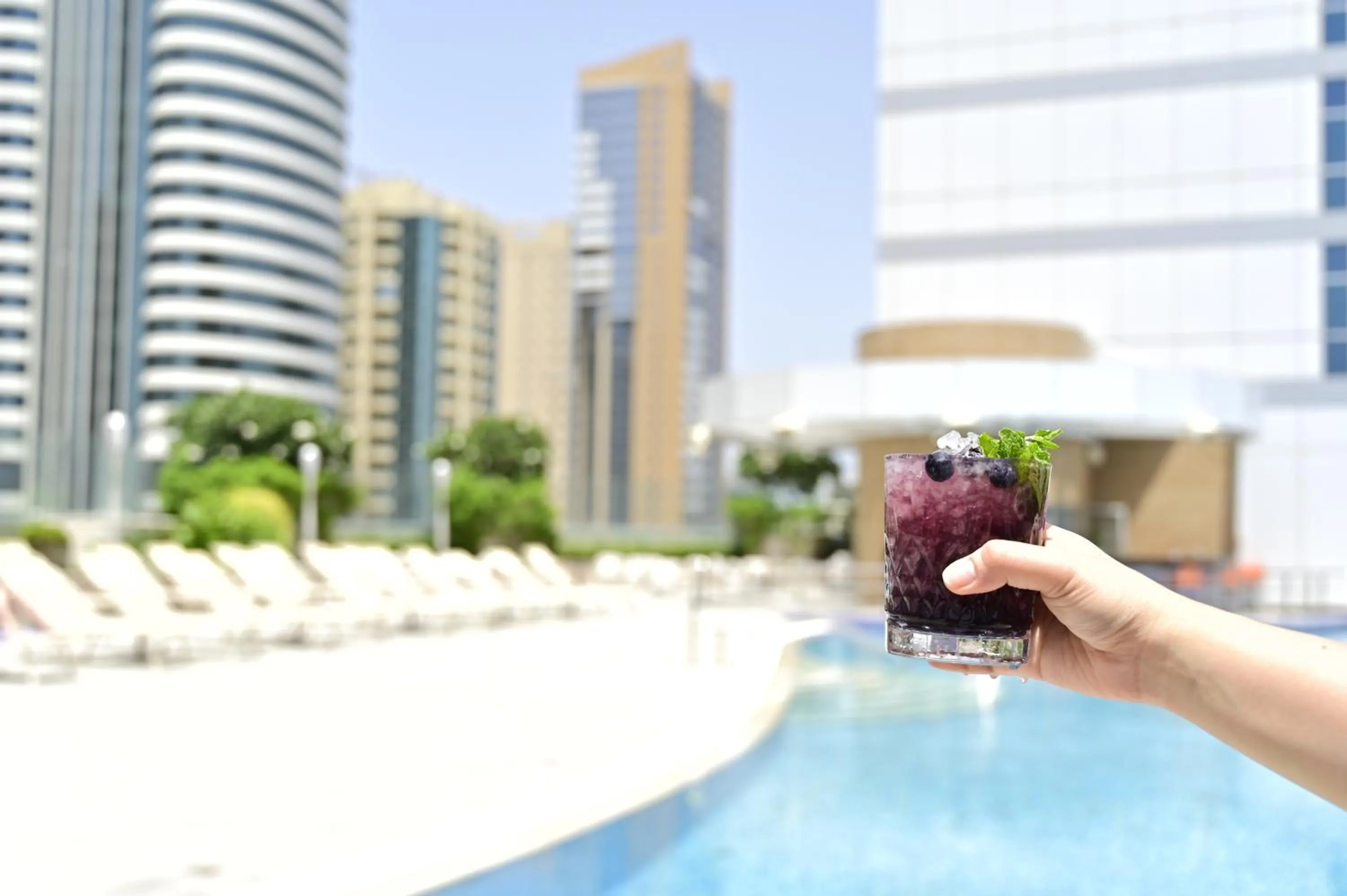 Swimming pool in Aparthotel Adagio Fujairah