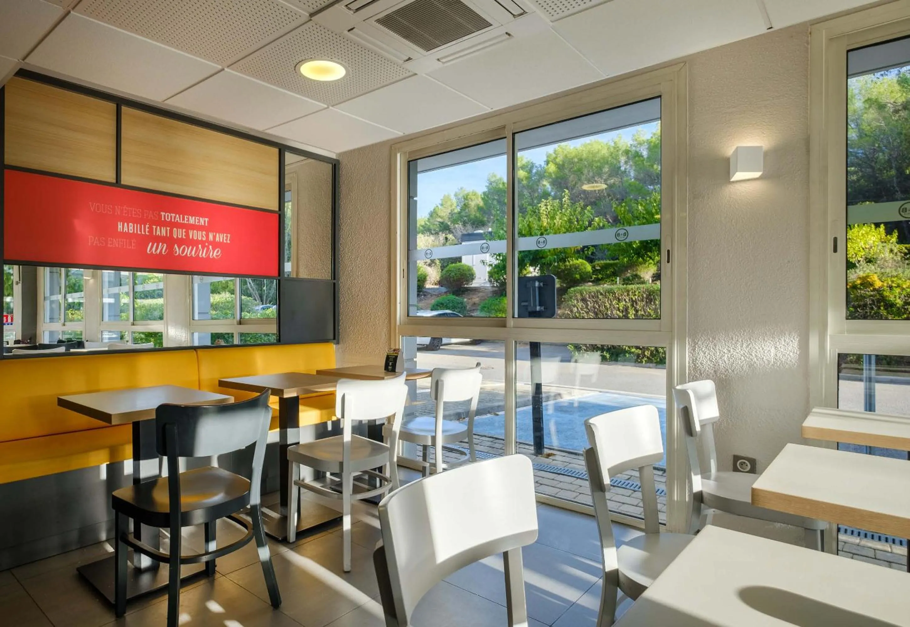 Restaurant/places to eat in B&B HOTEL Antibes Sophia Antipolis