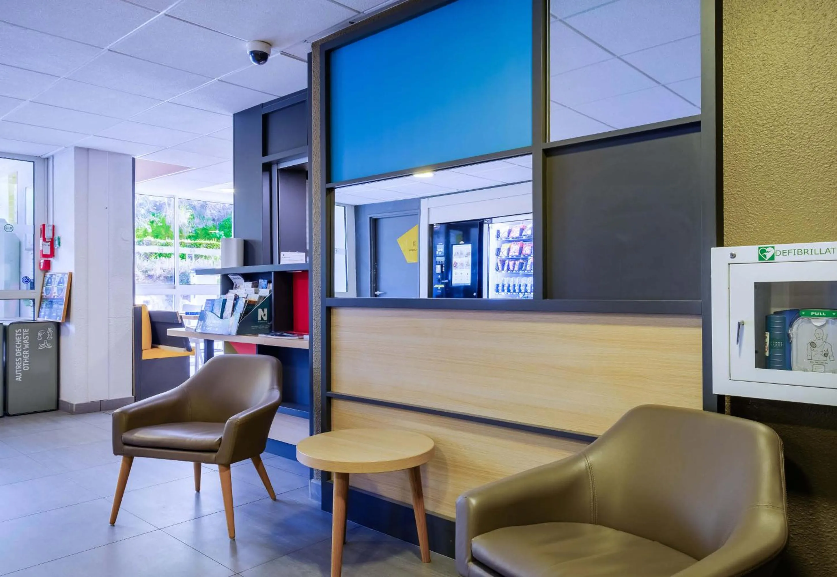 Seating area in B&B HOTEL Antibes Sophia Antipolis