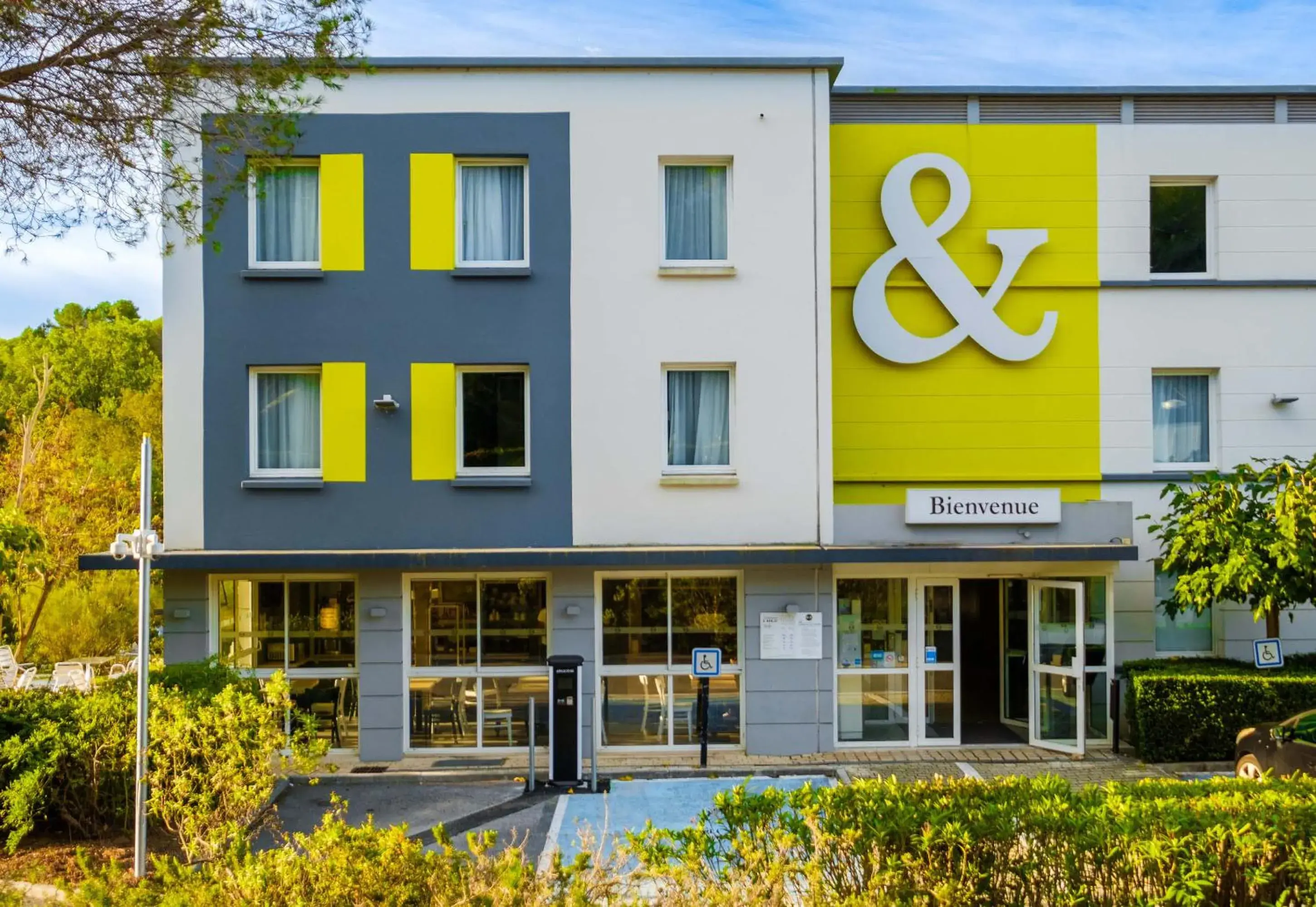 Property building in B&B HOTEL Antibes Sophia Antipolis Property building in B&B HOTEL Antibes Sophia Antipolis