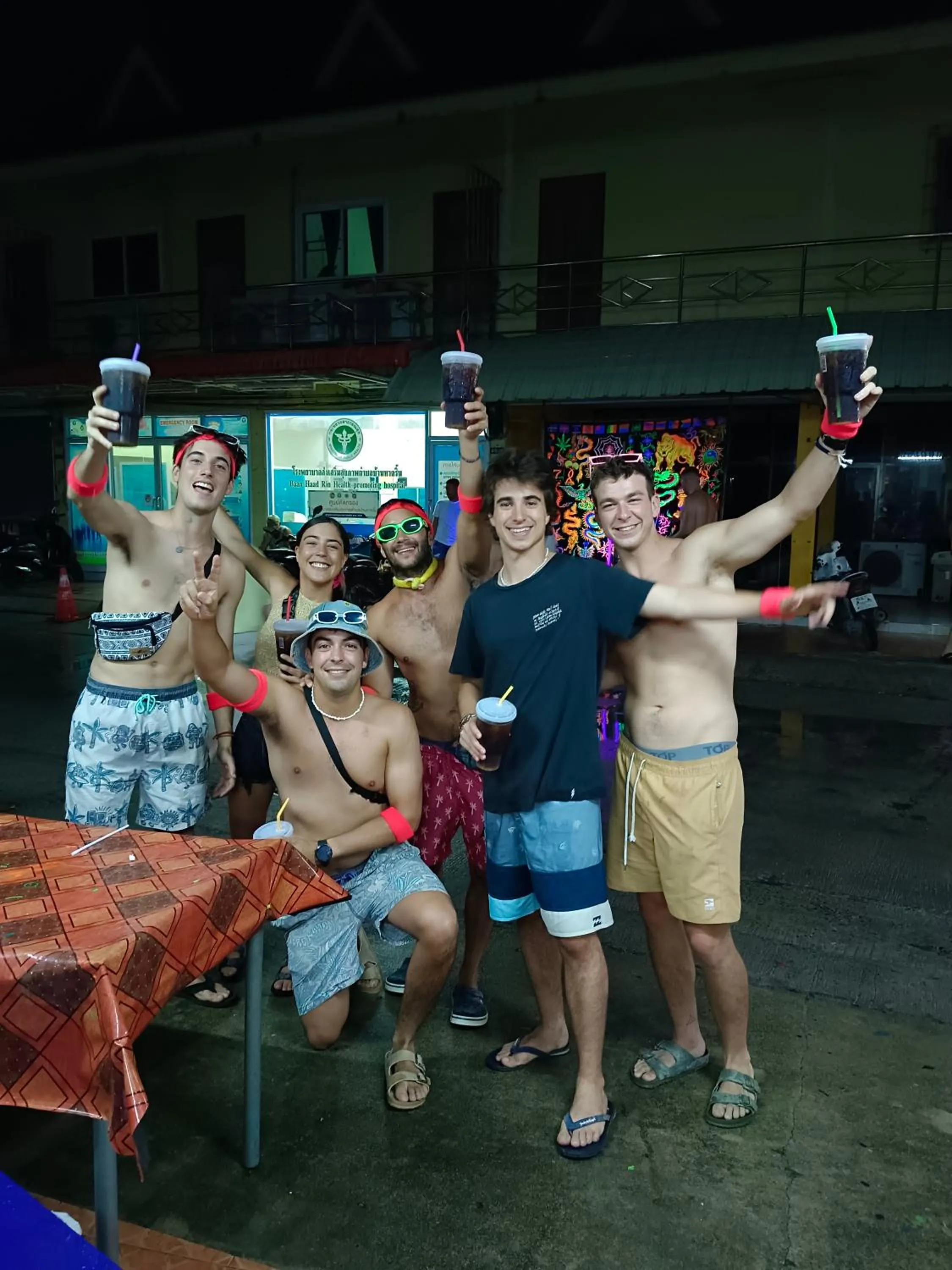 People in Haadrin village Fullmoon