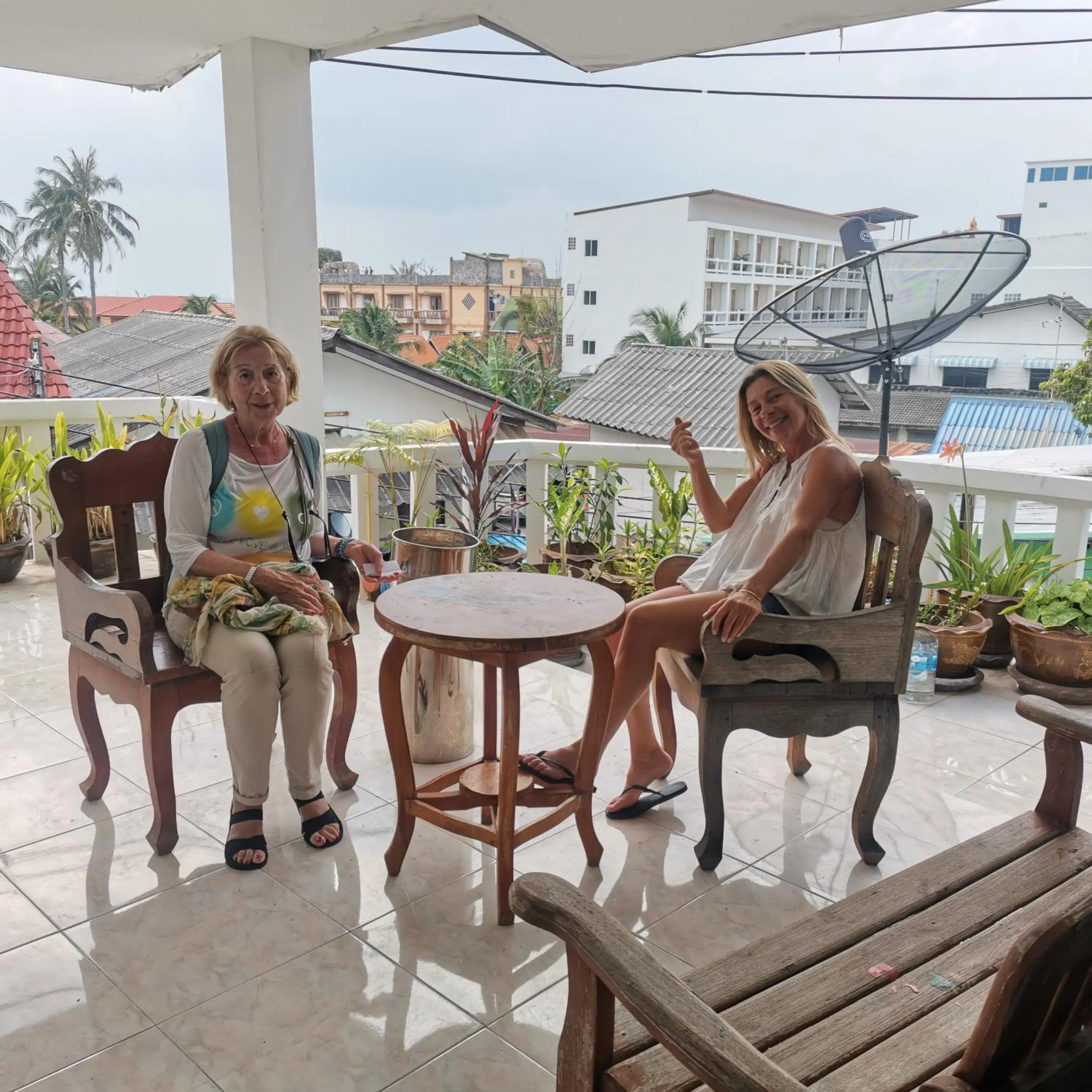 People in Haadrin village Fullmoon